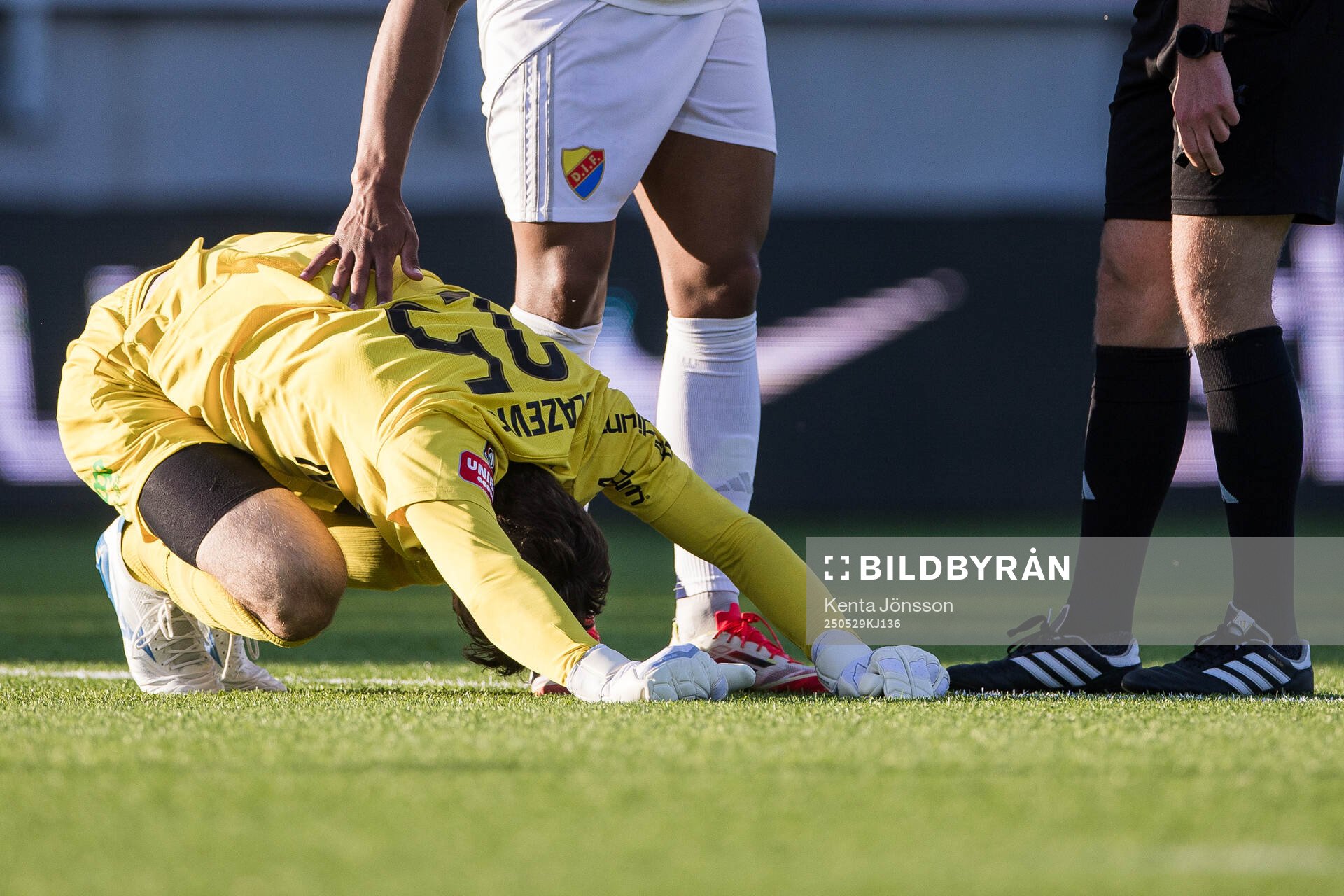Brommapojkarnas målvakt Davor Blazevic deppar