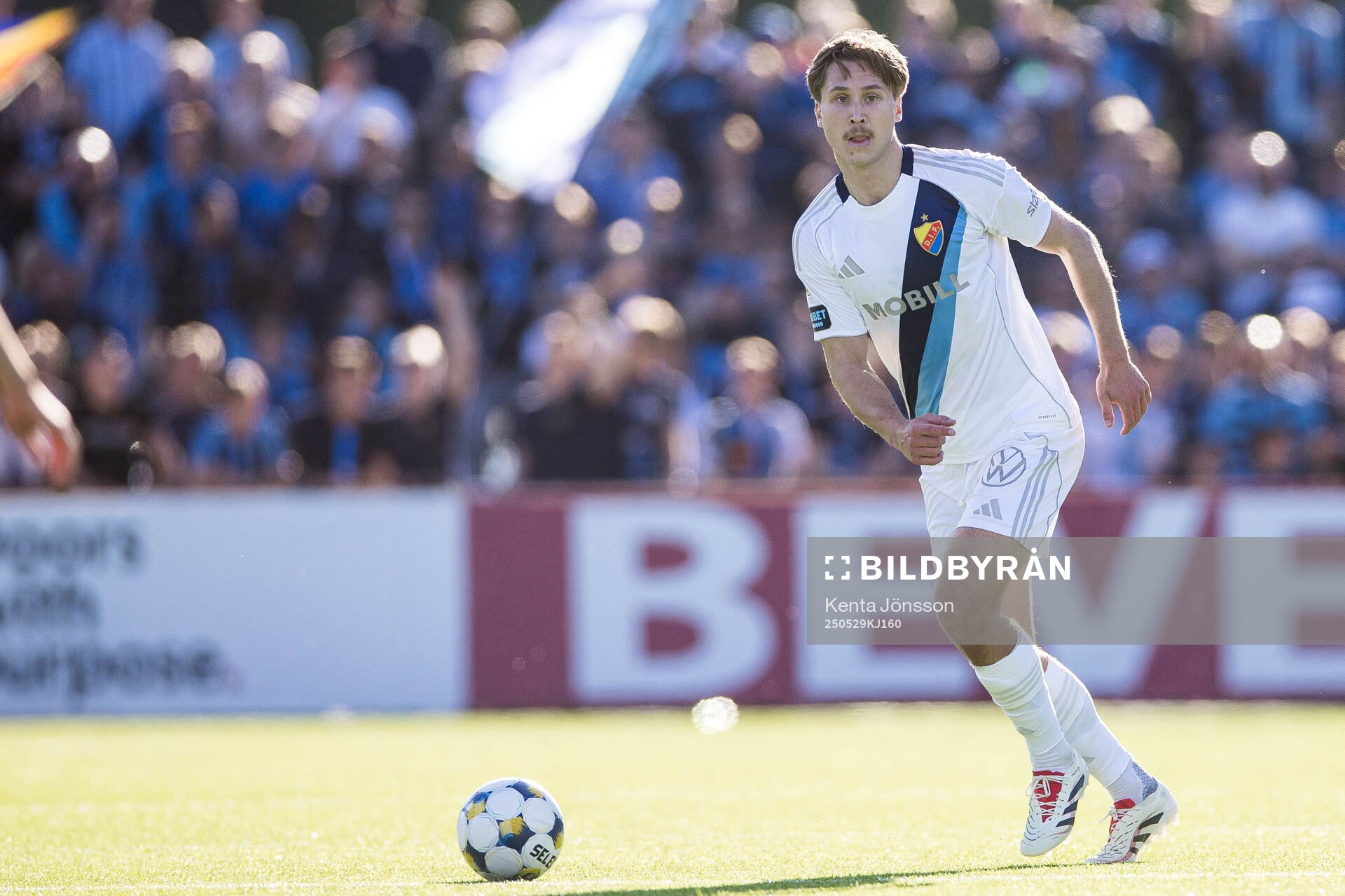 Djurgårdens Miro Tenho under fotbollsmatchen i Allsvenskan mellan Brommapojkarna och Djurgården den 29 maj 2025 i Stockholm. 