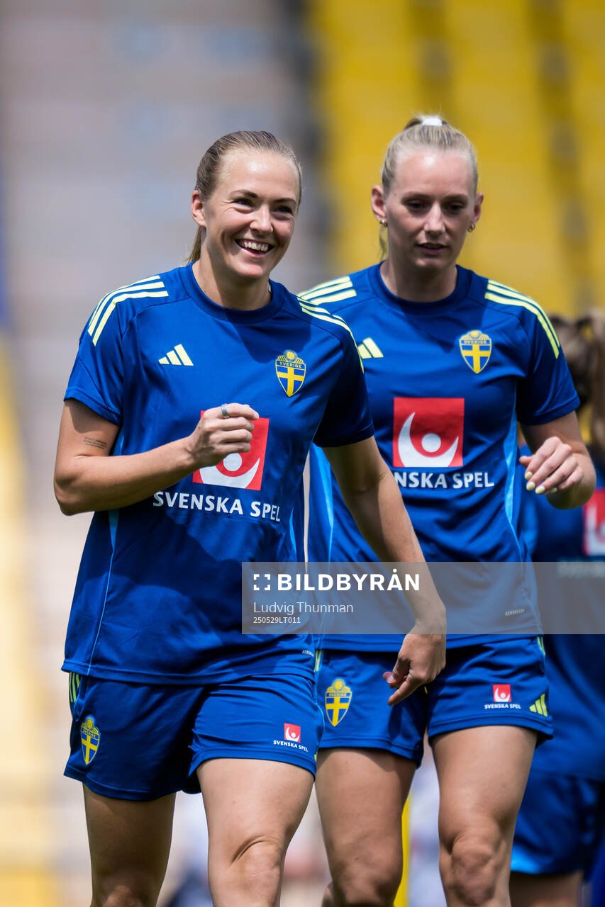 Magdalena Eriksson and Stina Blackstenius of the Swedish women’s national football team during a training session on May 29, 2025 in Parma. 