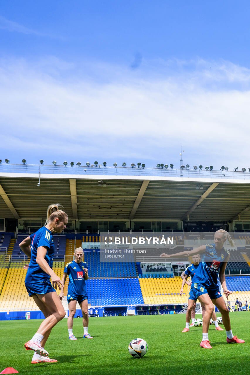 Fridolina Rolfö and Ellen Wangerheim  of the Swedish women’s national football team during a training session on May 29, 2025 in Parma. 