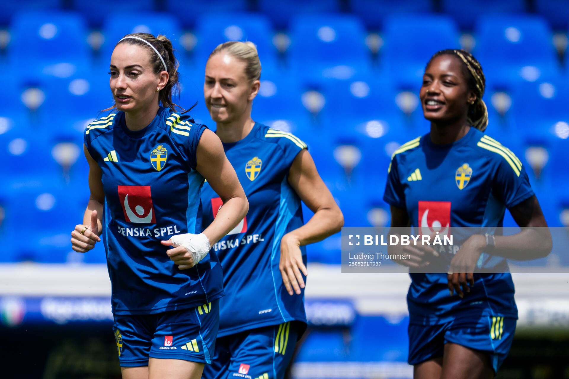 Kosovare Asllani, Emma Kullberg and Evelyn Ijeh of the Swedish women’s national football team during a training session on May 29, 2025 in Parma. 