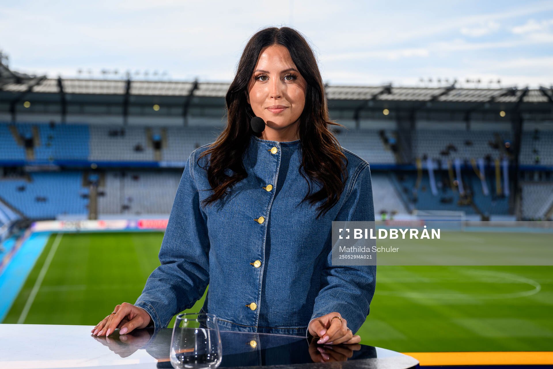 SVTs Therese Strömberg inför finalen i Svenska Cupen mellan Malmö FF och Häcken den 29 maj 2025 i Malmö. 
