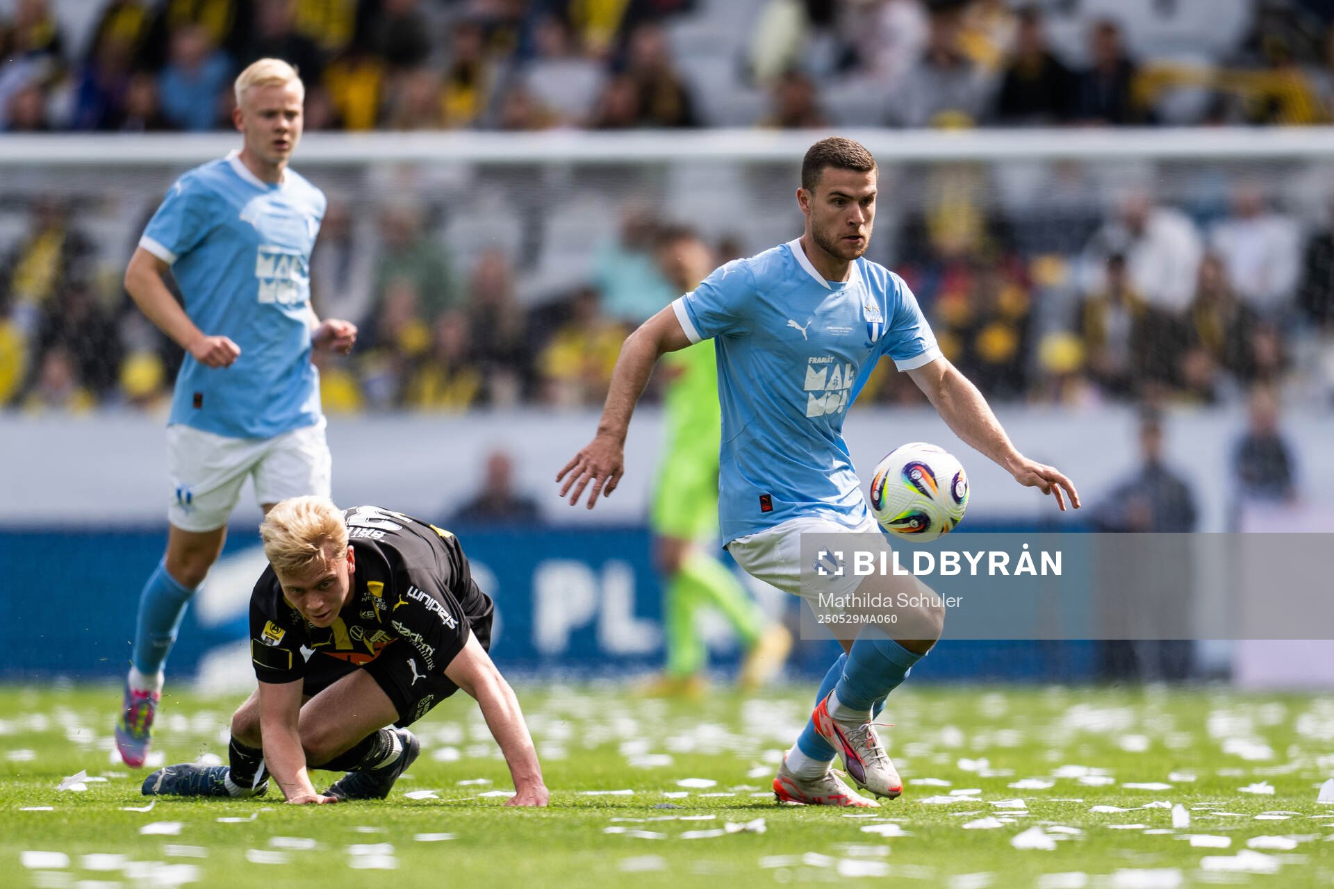 Häckens Filip Öhman och Malmö FFs Gabriel Busanello under finalen i Svenska Cupen mellan Malmö FF och Häcken den 29 maj 2025 i Malmö.