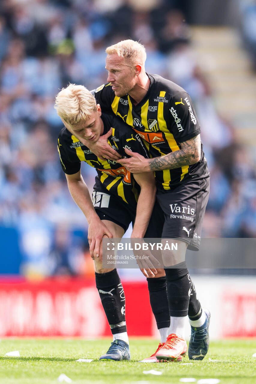 Häckens Isak Brusberg och Mikkel Rygaard Jensen under finalen i Svenska Cupen mellan Malmö FF och Häcken den 29 maj 2025 i Malmö.