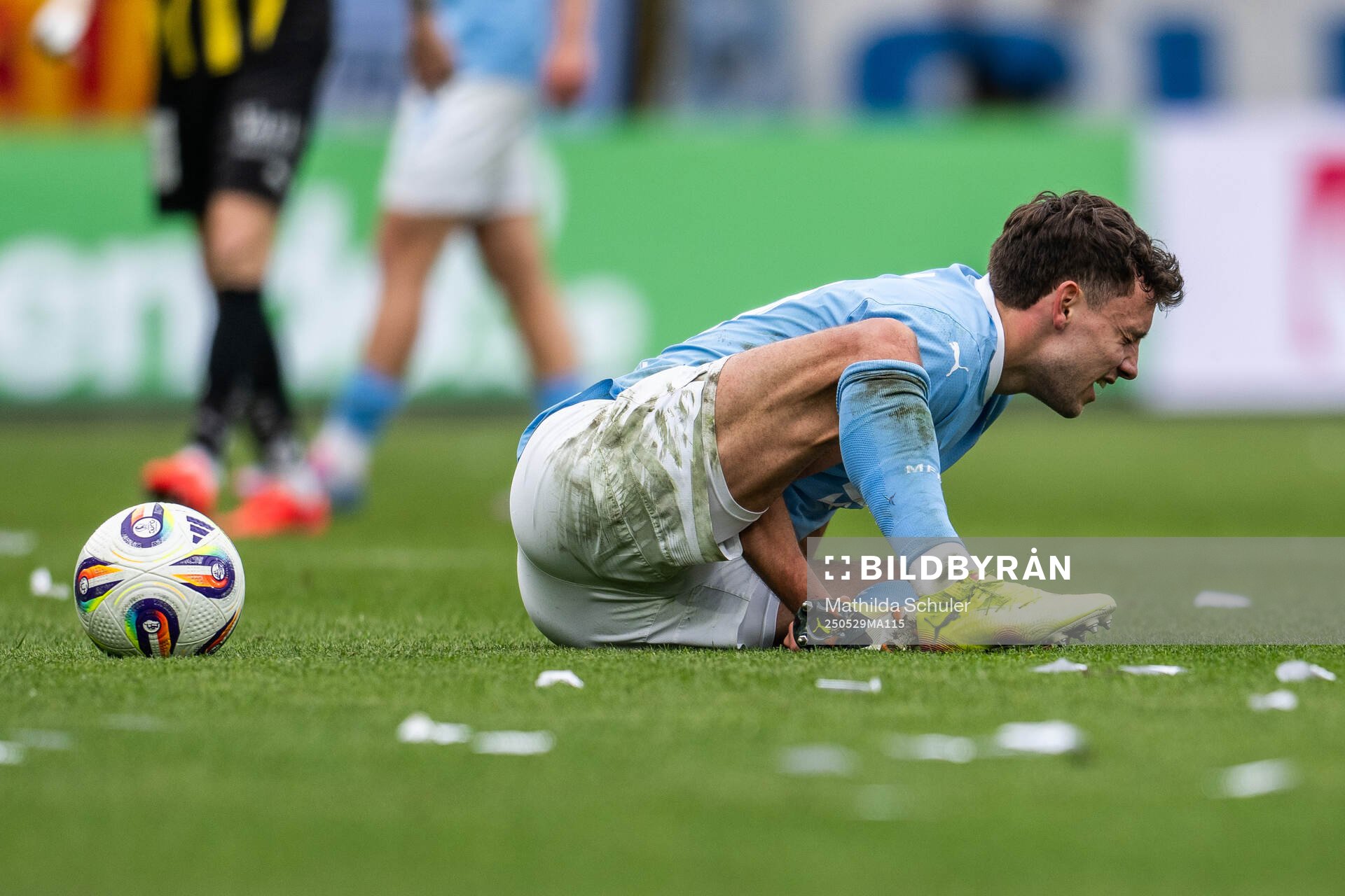 Malmö FFs Colin Rösler har ont under finalen i Svenska Cupen mellan Malmö FF och Häcken den 29 maj 2025 i Malmö. 