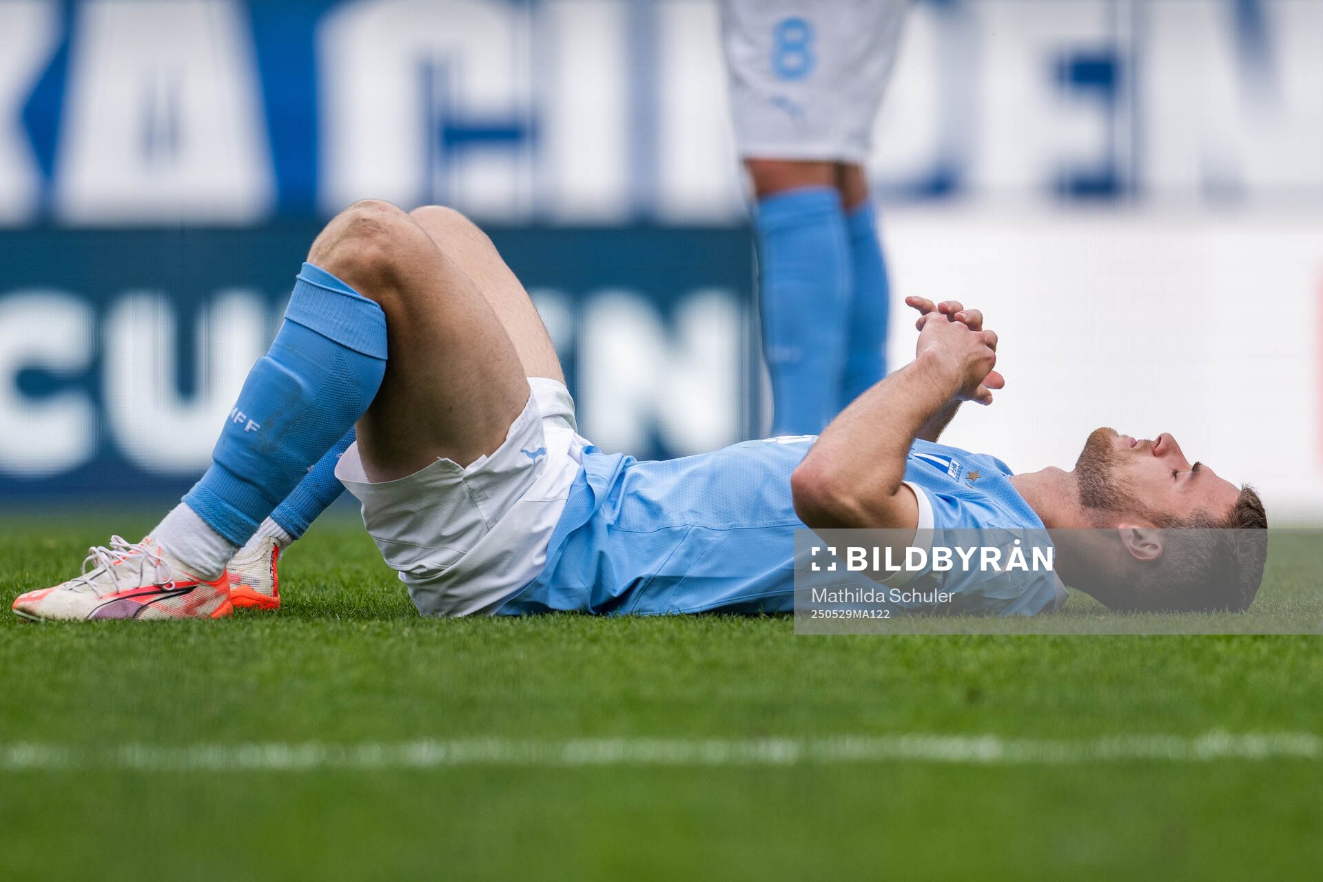 Malmö FFs Gabriel Busanello deppar