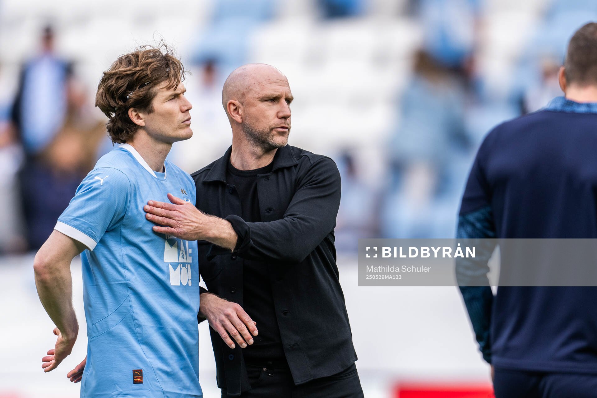 Malmö FFs Oliver Berg och tränare Henrik Rydström  deppar