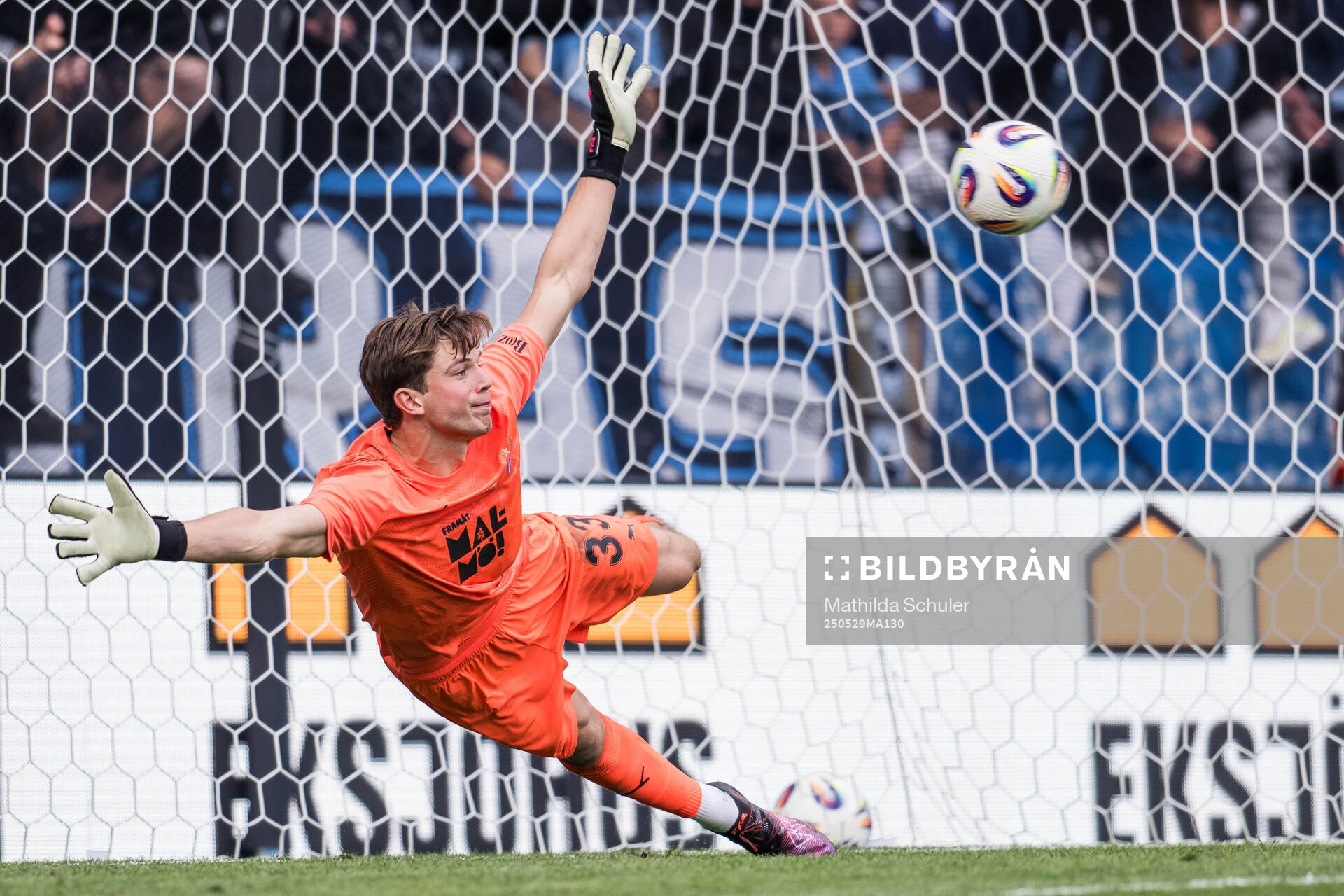 Malmö FFs målvakt Melker Ellborg i straffläggningen under finalen i Svenska Cupen mellan Malmö FF och Häcken den 29 maj 2025 i Malmö.