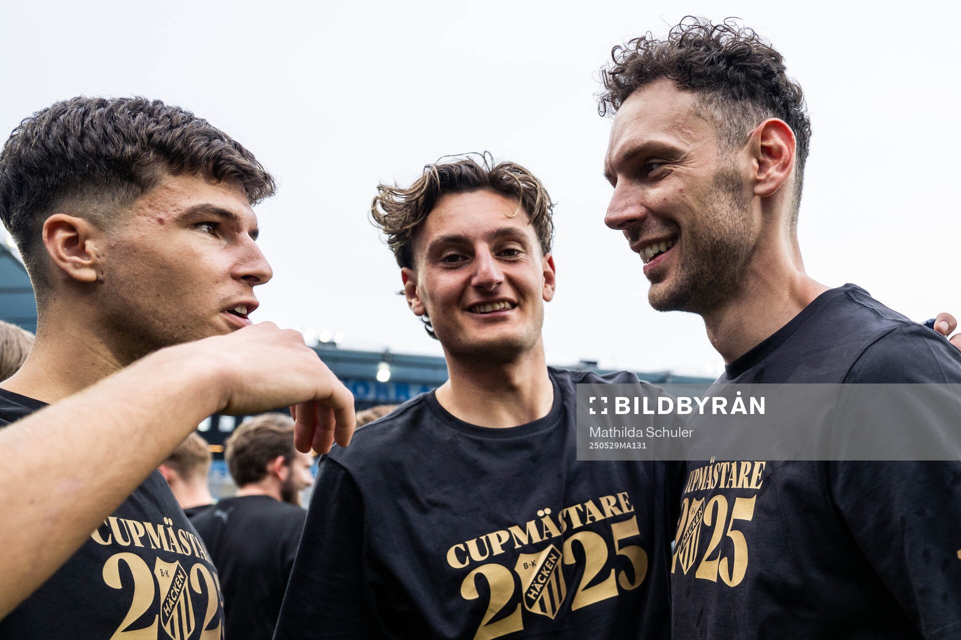 Häckens Silas Andersen och målvakt Etrit Berisha jublar efter finalen i Svenska Cupen mellan Malmö FF och Häcken den 29 maj 2025 i Malmö.