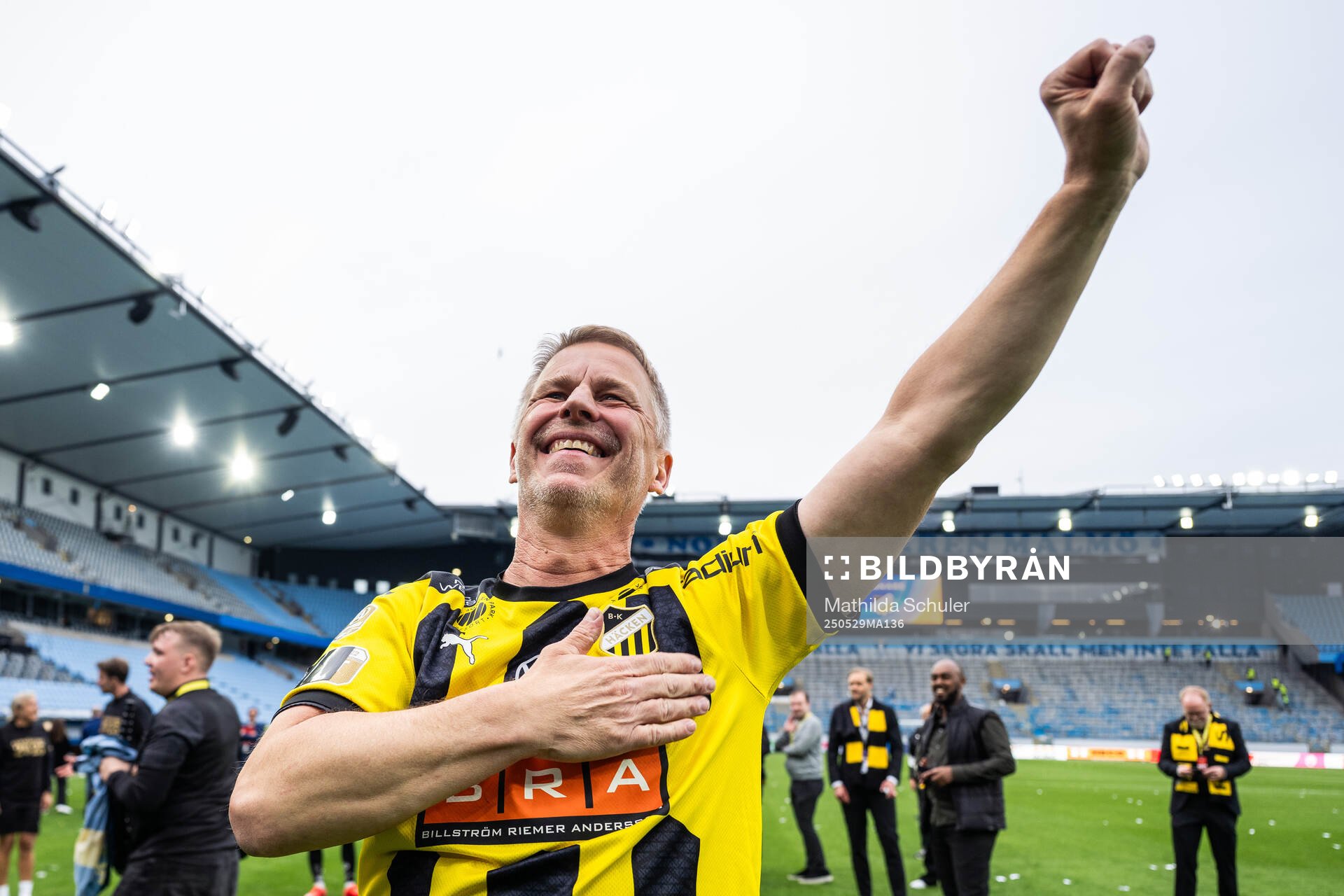 Häckens materialare Kjell-Ove Johansson jublar efter finalen i Svenska Cupen mellan Malmö FF och Häcken den 29 maj 2025 i Malmö.