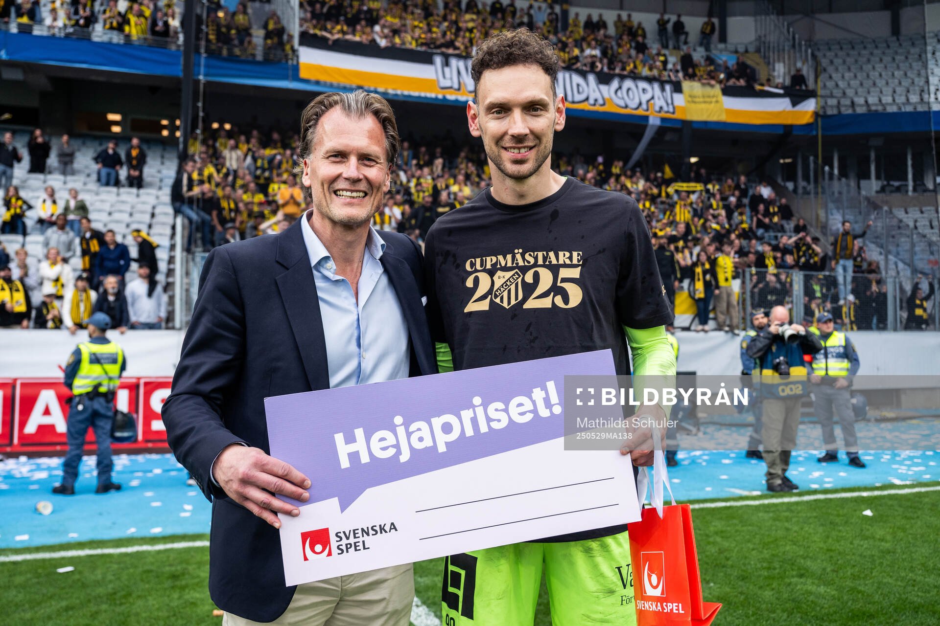 Häckens målvakt Etrit Berisha utnämns till matchens lirare efter finalen i Svenska Cupen mellan Malmö FF och Häcken den 29 maj 2025 i Malmö.