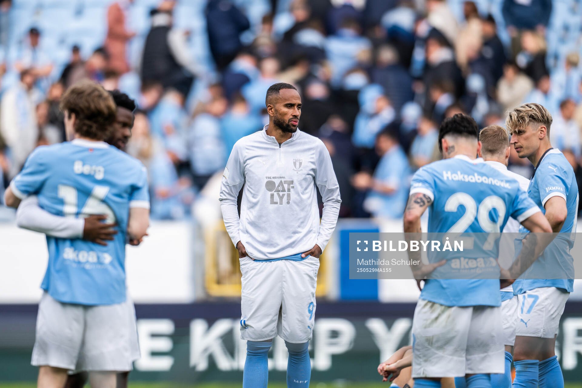 Malmö FFs Isaac Thelin deppar