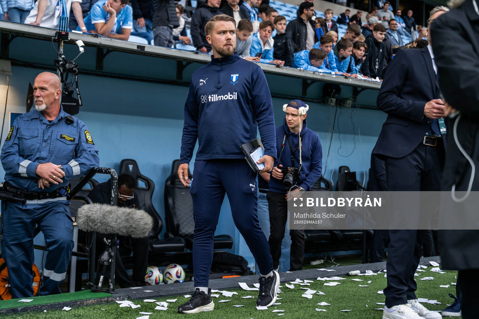 Malmö FFs assisterande tränare Theodor Olsson deppar