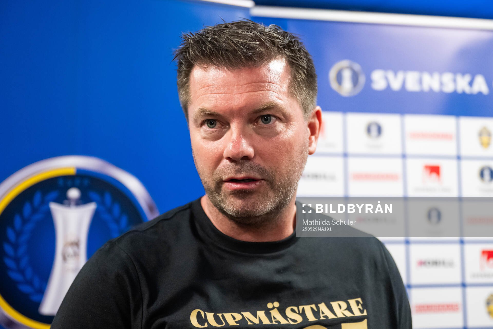 Häckens tränare Jens Gustafsson intervjuas i mixade zonen efter finalen i Svenska Cupen mellan Malmö FF och Häcken den 29 maj 2025 i Malmö.