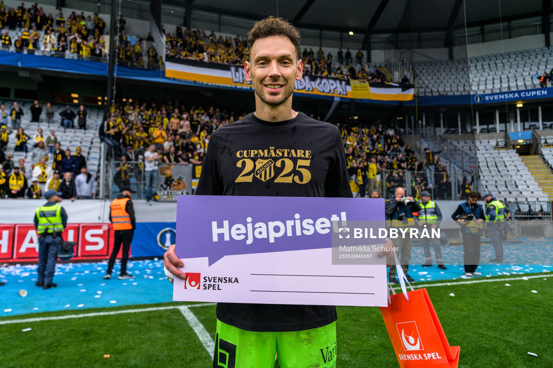 Häckens målvakt Etrit Berisha utnämns till matchens lirare efter finalen finalen i Svenska Cupen mellan Malmö FF och Häcken den 29 maj 2025 i Malmö.