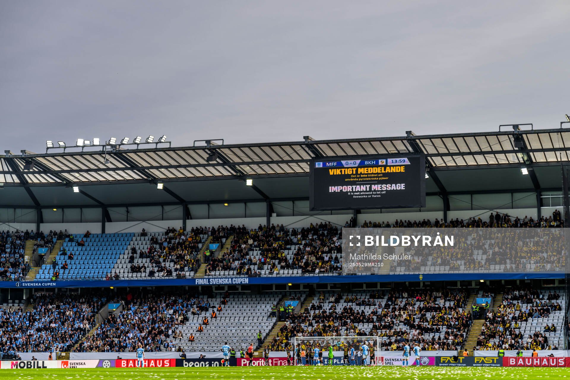 Viktigt meddelande på storbildsskärm på Eleda stadion under finalen i Svenska Cupen mellan Malmö FF och Häcken den 29 maj 2025 i Malmö.