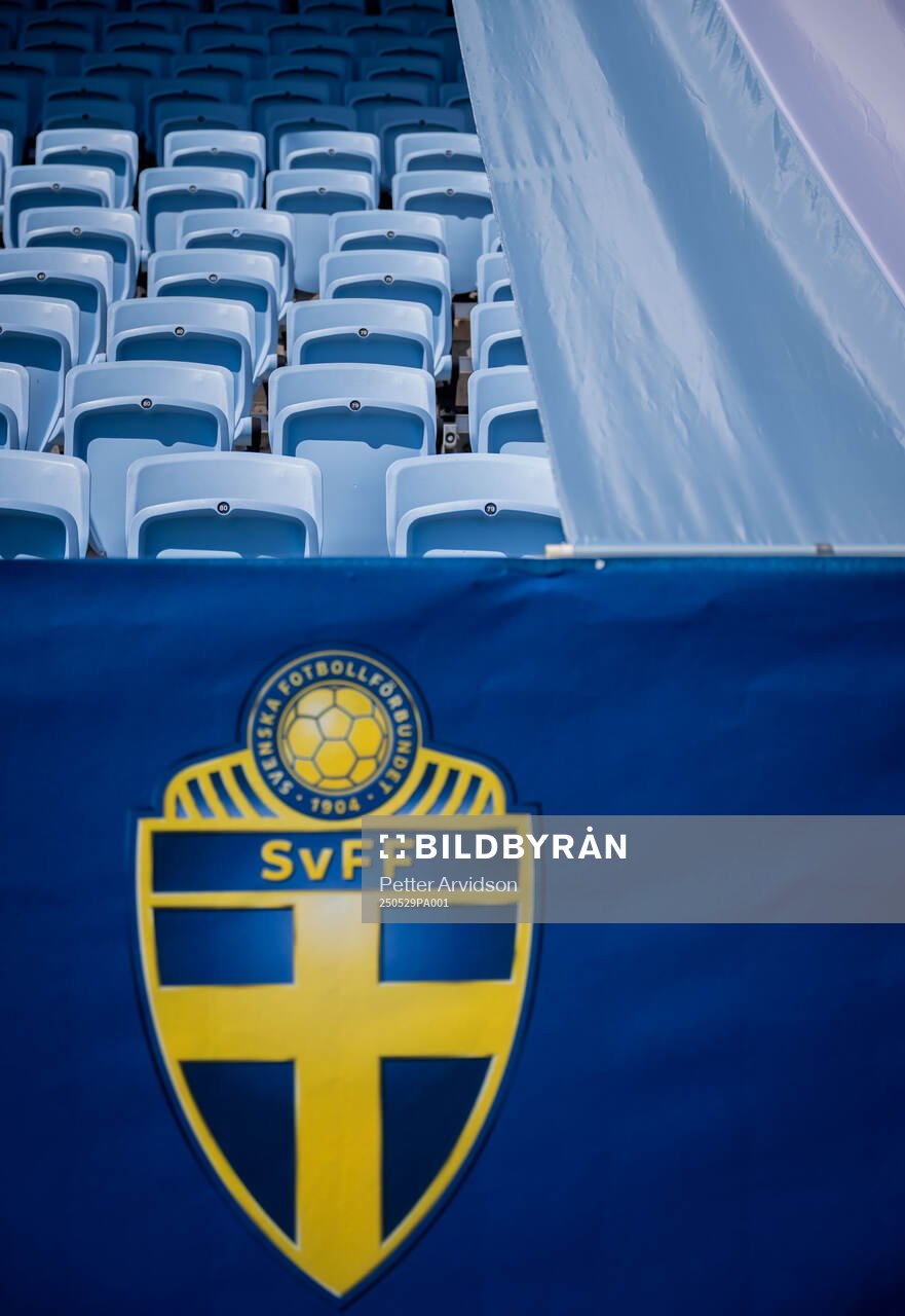 Svenska Fotbollsförbundets logotyp och läktarstolar på Eleda Stadion inför finalen i Svenska Cupen mellan Malmö FF och Häcken den 29 maj 2025 i Malmö.