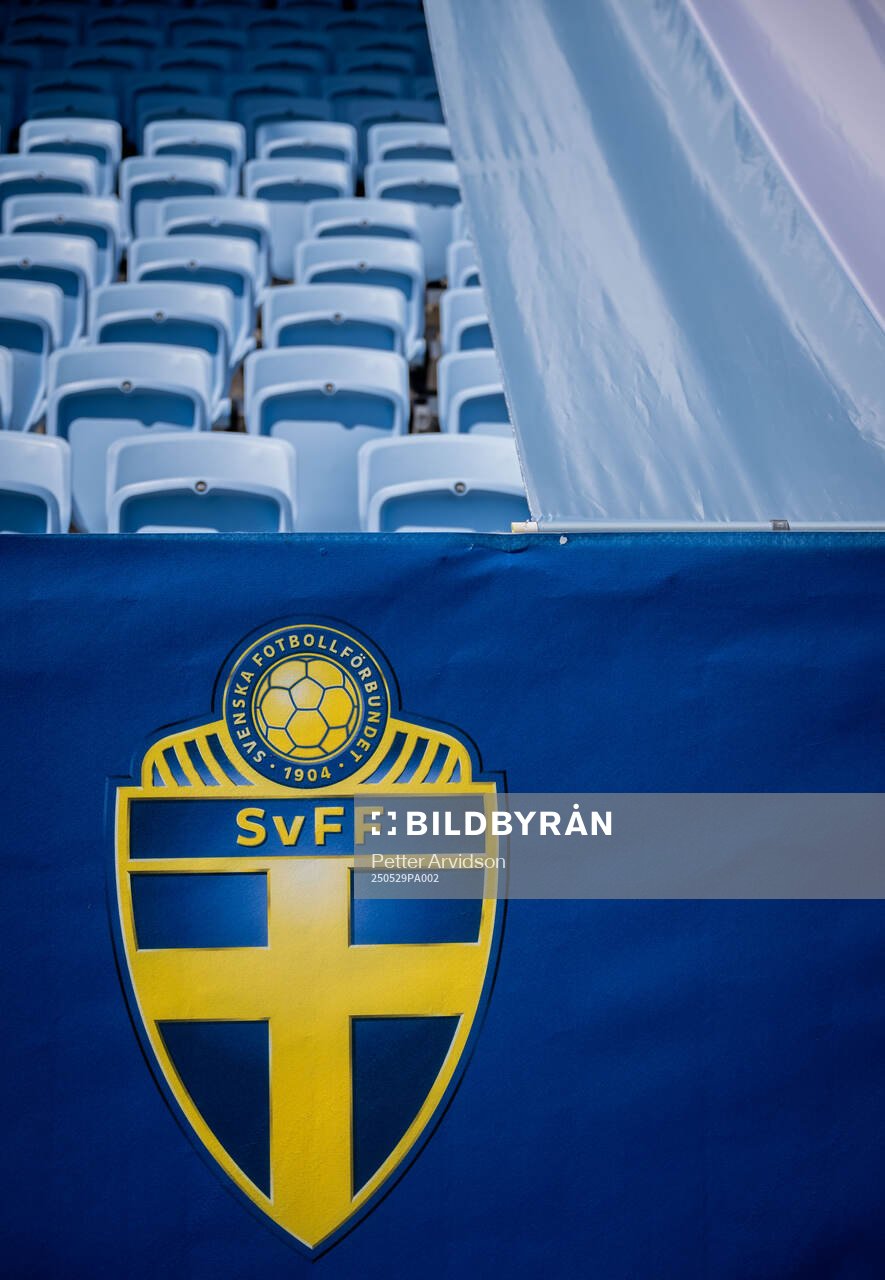Svenska Fotbollsförbundets logotyp och läktarstolar på Eleda Stadion inför finalen i Svenska Cupen mellan Malmö FF och Häcken den 29 maj 2025 i Malmö.