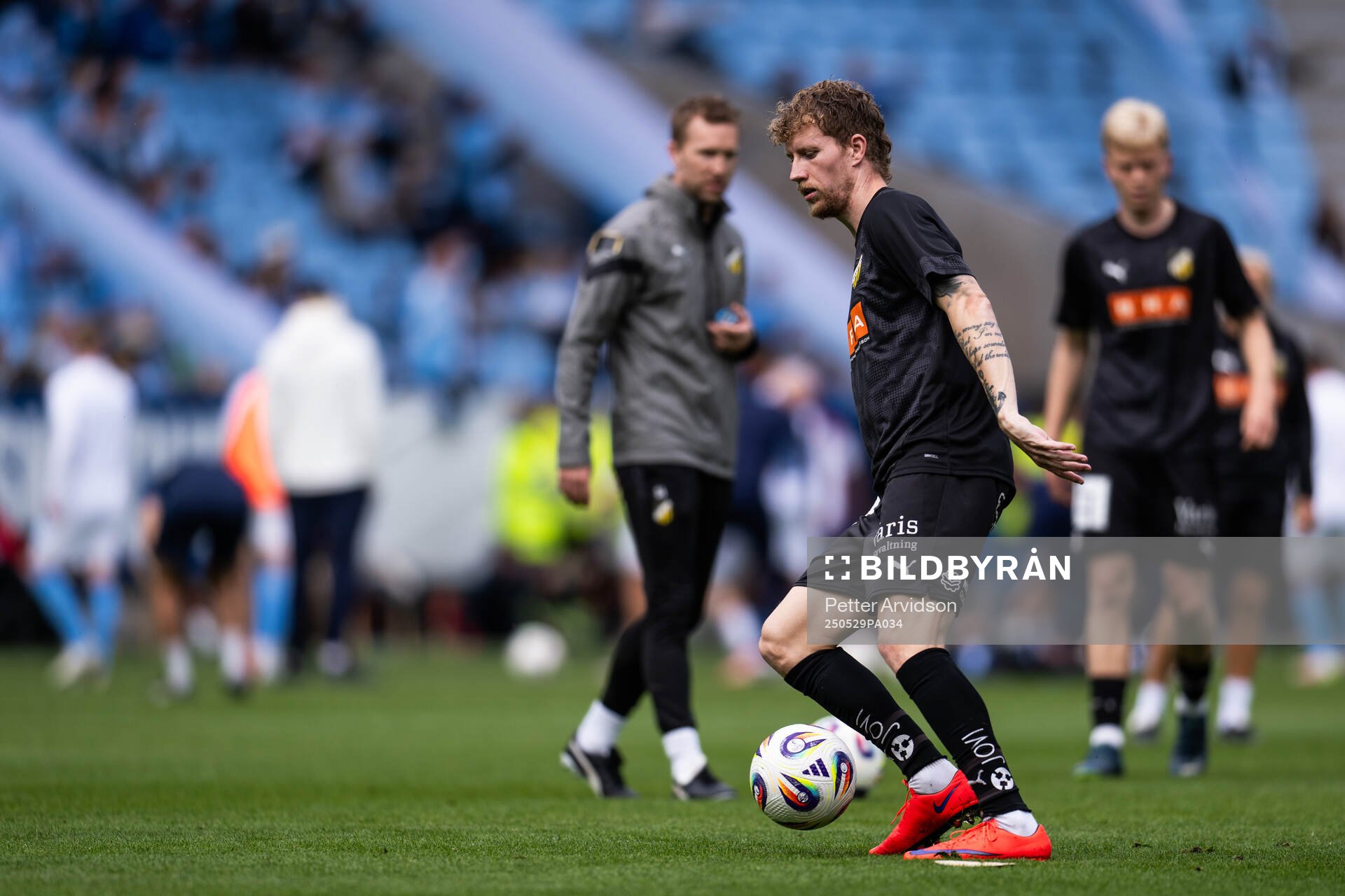 Häckens Simon Gustafson under uppvärmningen inför finalen i Svenska Cupen mellan Malmö FF och Häcken den 29 maj 2025 i Malmö. 