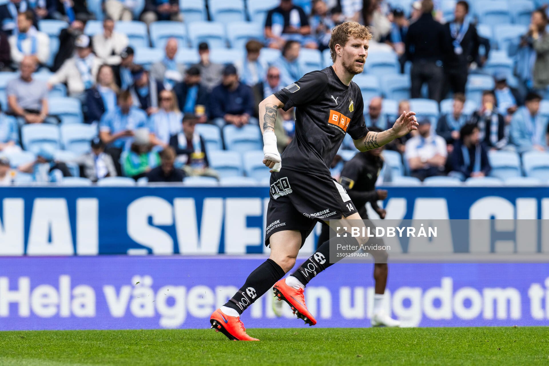 Häckens Simon Gustafson under uppvärmningen inför finalen i Svenska Cupen mellan Malmö FF och Häcken den 29 maj 2025 i Malmö. 