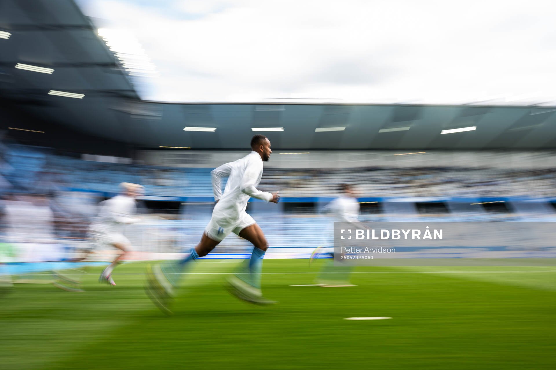 Malmö FFs Isaac Thelin under uppvärmningen inför finalen i Svenska Cupen mellan Malmö FF och Häcken den 29 maj 2025 i Malmö. 