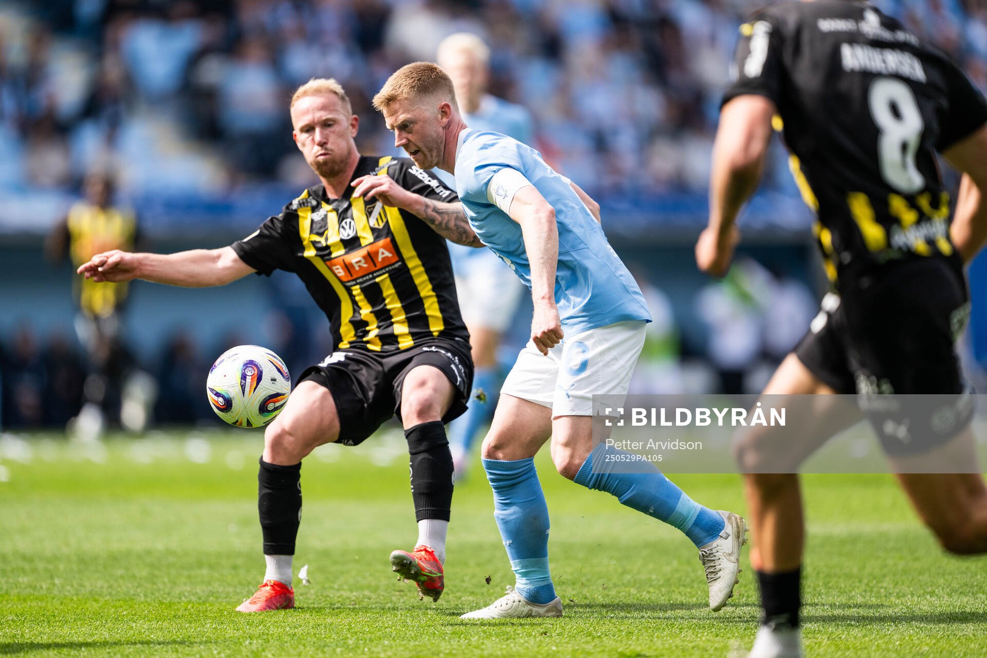 Häckens Mikkel Rygaard Jensen och Malmö FFs Anders Christiansen under finalen i Svenska Cupen mellan Malmö FF och Häcken den 29 maj 2025 i Malmö.