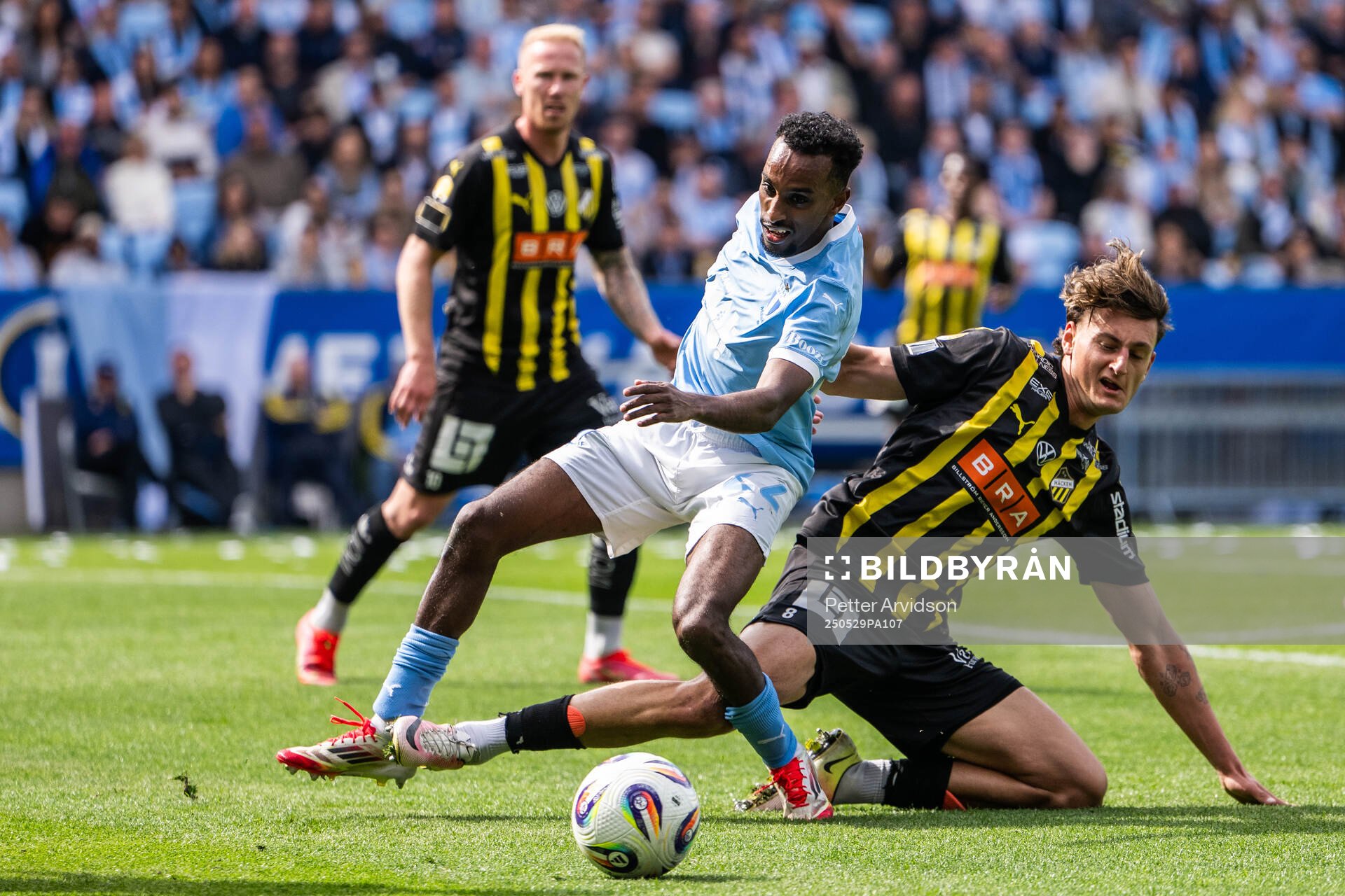 Malmö FFs Taha Ali och Häckens Silas Andersen under finalen i Svenska Cupen mellan Malmö FF och Häcken den 29 maj 2025 i Malmö. 