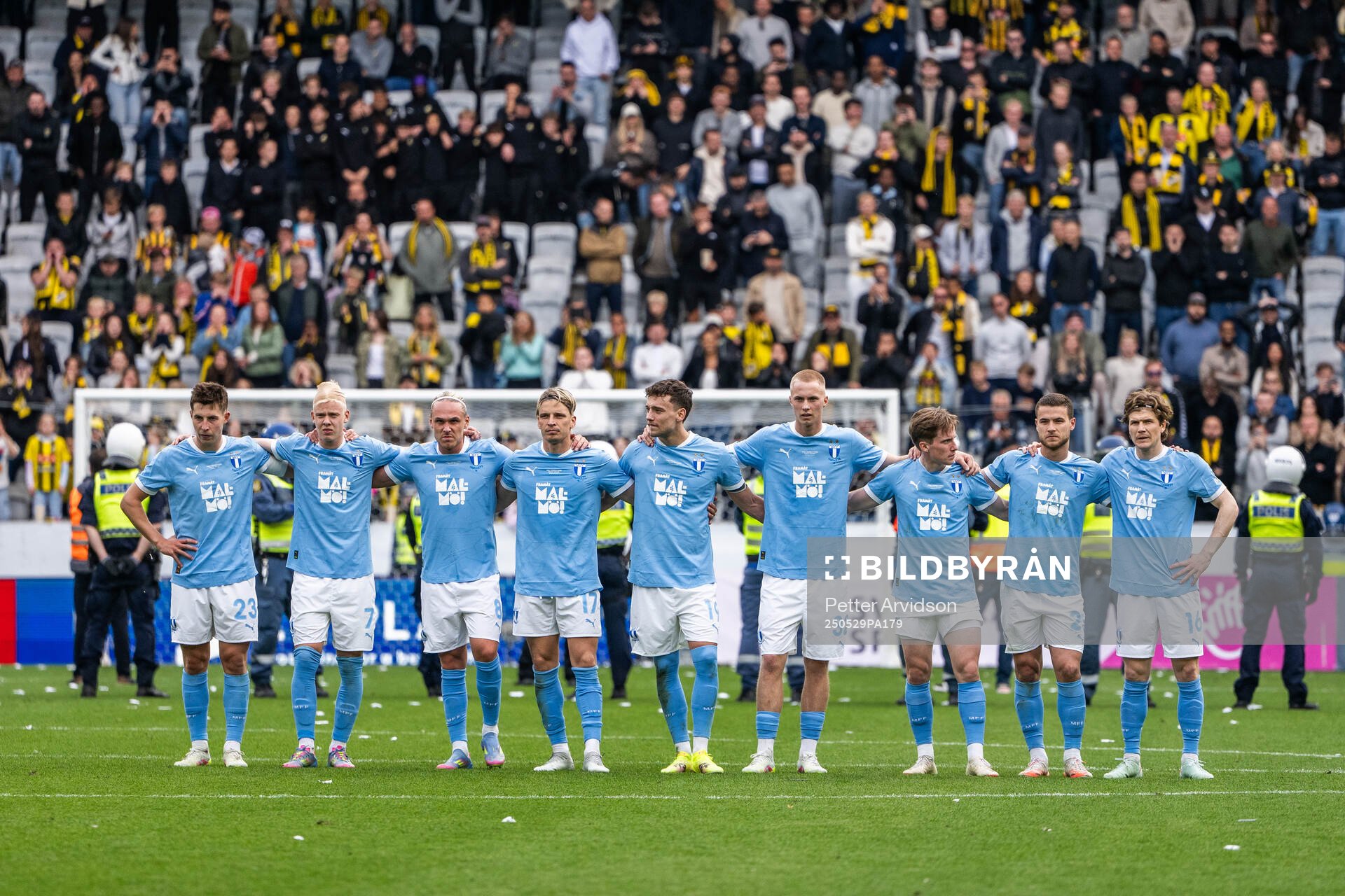 Malmö FFs spelare i straffläggningen under finalen i Svenska Cupen mellan Malmö FF och Häcken den 29 maj 2025 i Malmö. 