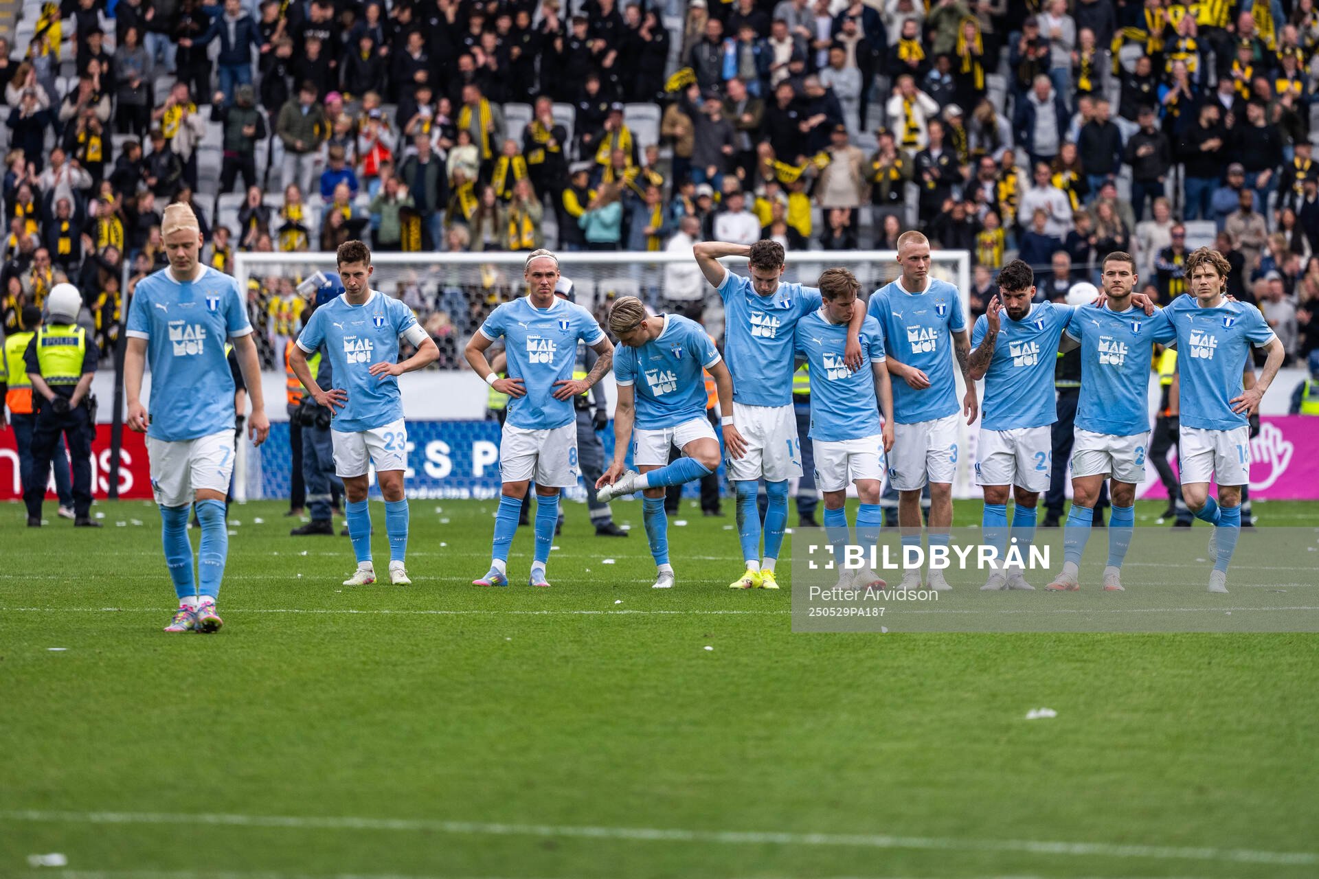 Malmö FFs spelare deppar i straffläggningen