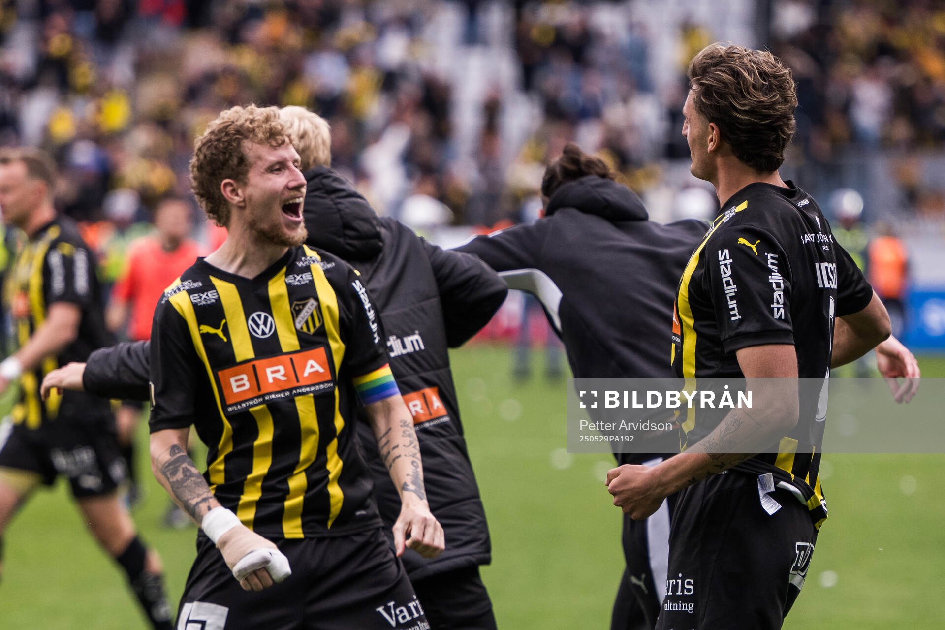 Häckens Simon Gustafson och Silas Andersen jublar efter finalen i Svenska Cupen mellan Malmö FF och Häcken den 29 maj 2025 i Malmö.