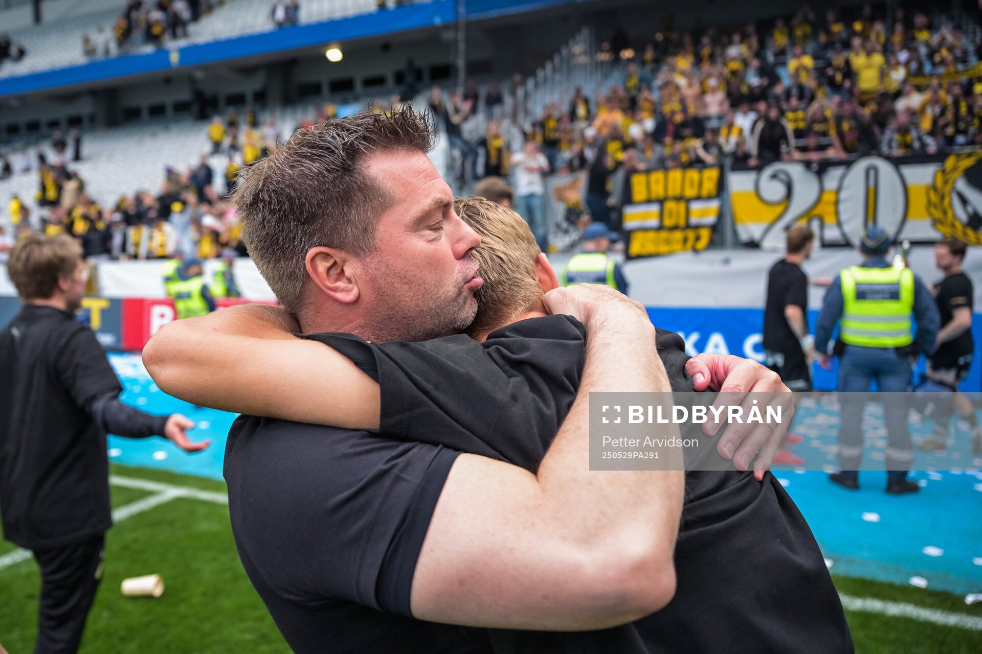 Häckens tränare Jens Gustafsson jublar efter finalen i Svenska Cupen mellan Malmö FF och Häcken den 29 maj 2025 i Malmö. 