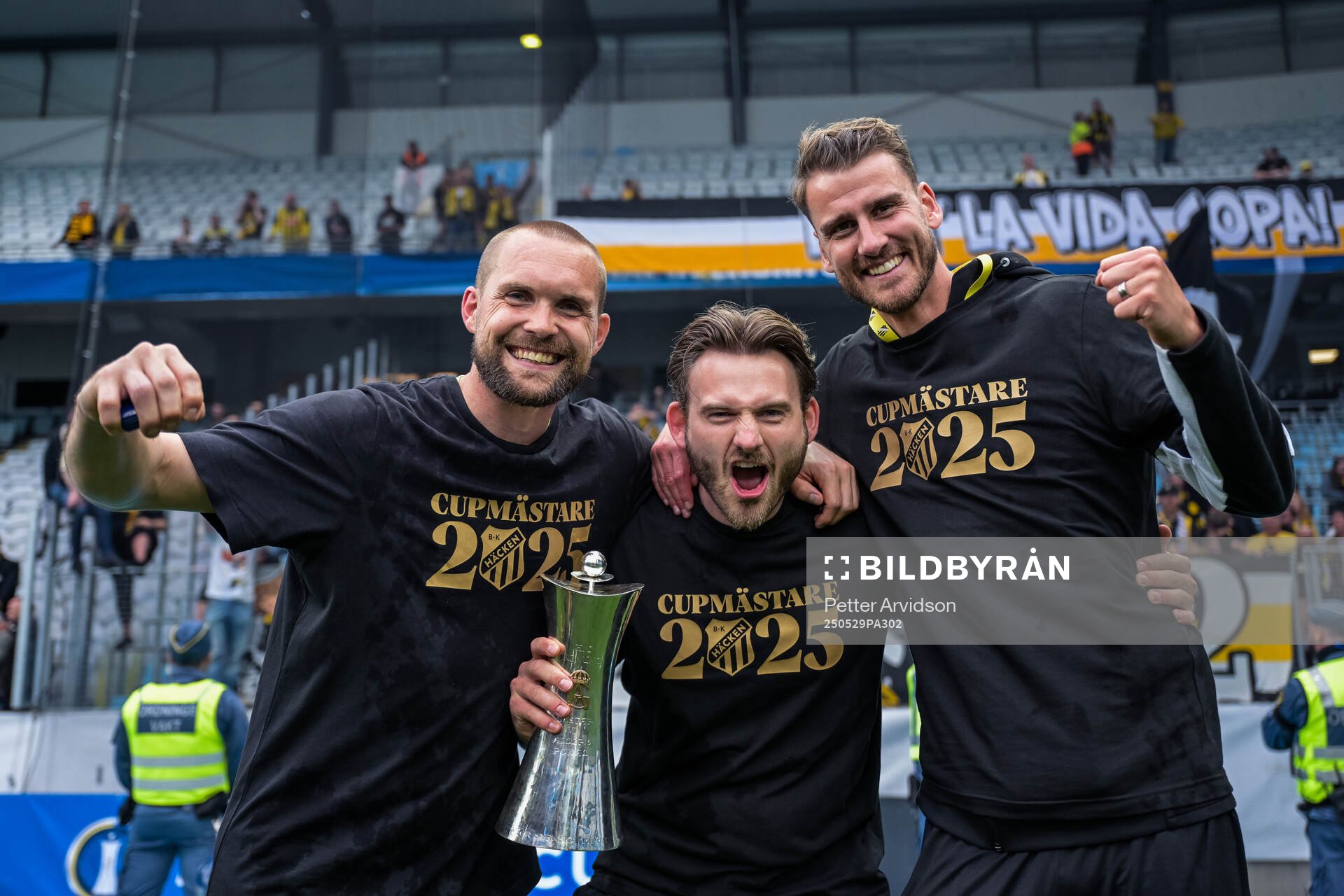 Häckens målvakt Oscar Jansson, sportkoordinator Max