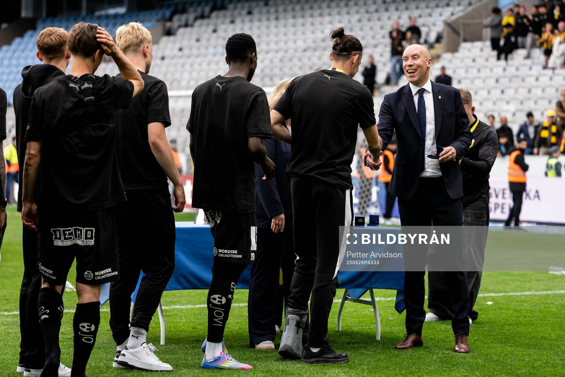 Simon Åström, ordförande Svenska Fotbollsförbundet under prisutdelningen efter finalen i Svenska Cupen mellan Malmö FF och Häcken den 29 maj 2025 i Malmö.