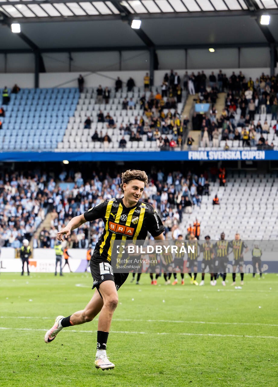 Häckens Silas Andersen jublar efter den matchavgörande straffen under straffläggningen i förlängningen av finalen i Svenska Cupen mellan Malmö FF och Häcken den 29 maj 2025 i Malmö.