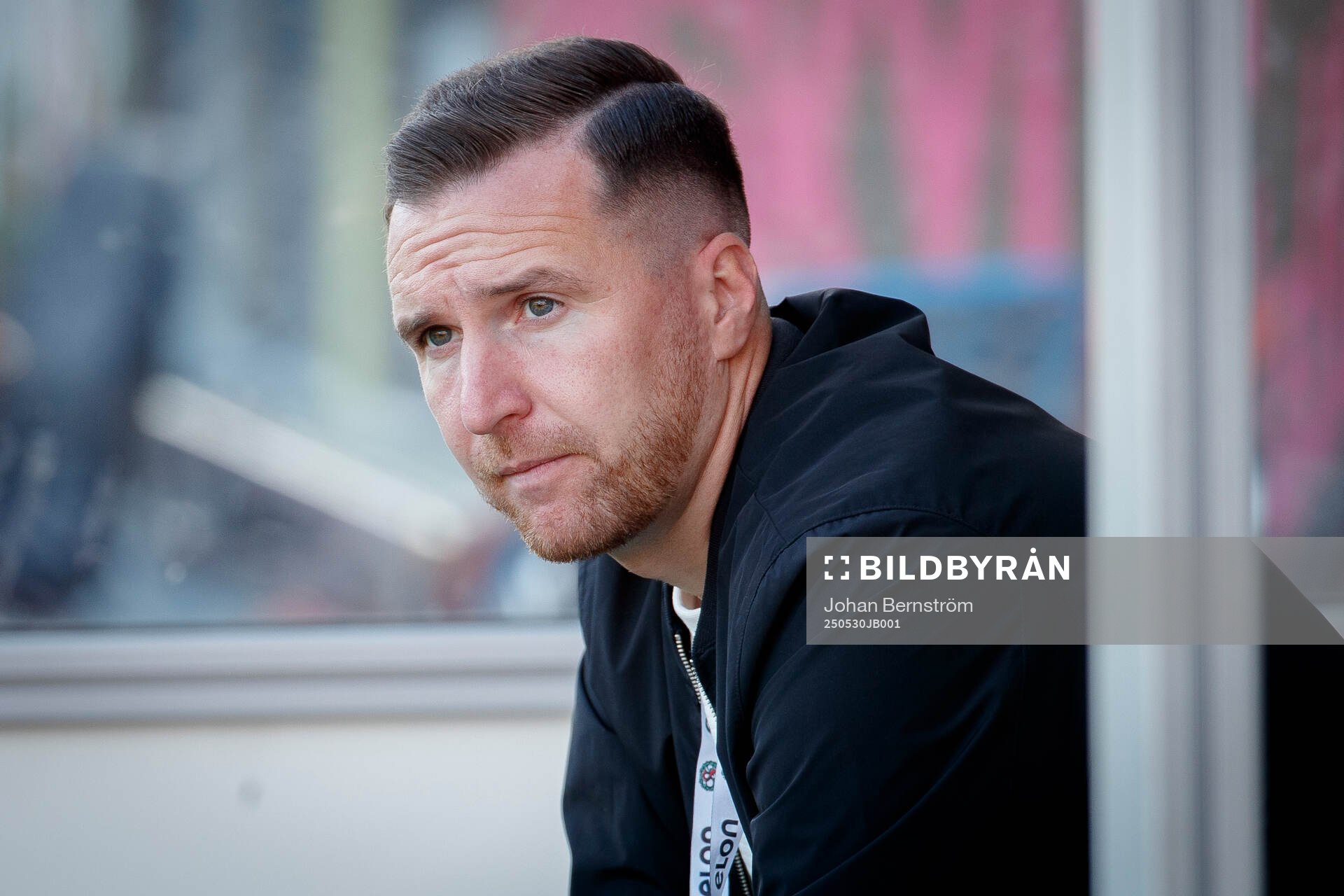 Örebros sportchef  Enes Ahmetovic under fotbollsmatchen i Superettan mellan Örebro och Brage den 30 maj 2025 i Örebro. 
