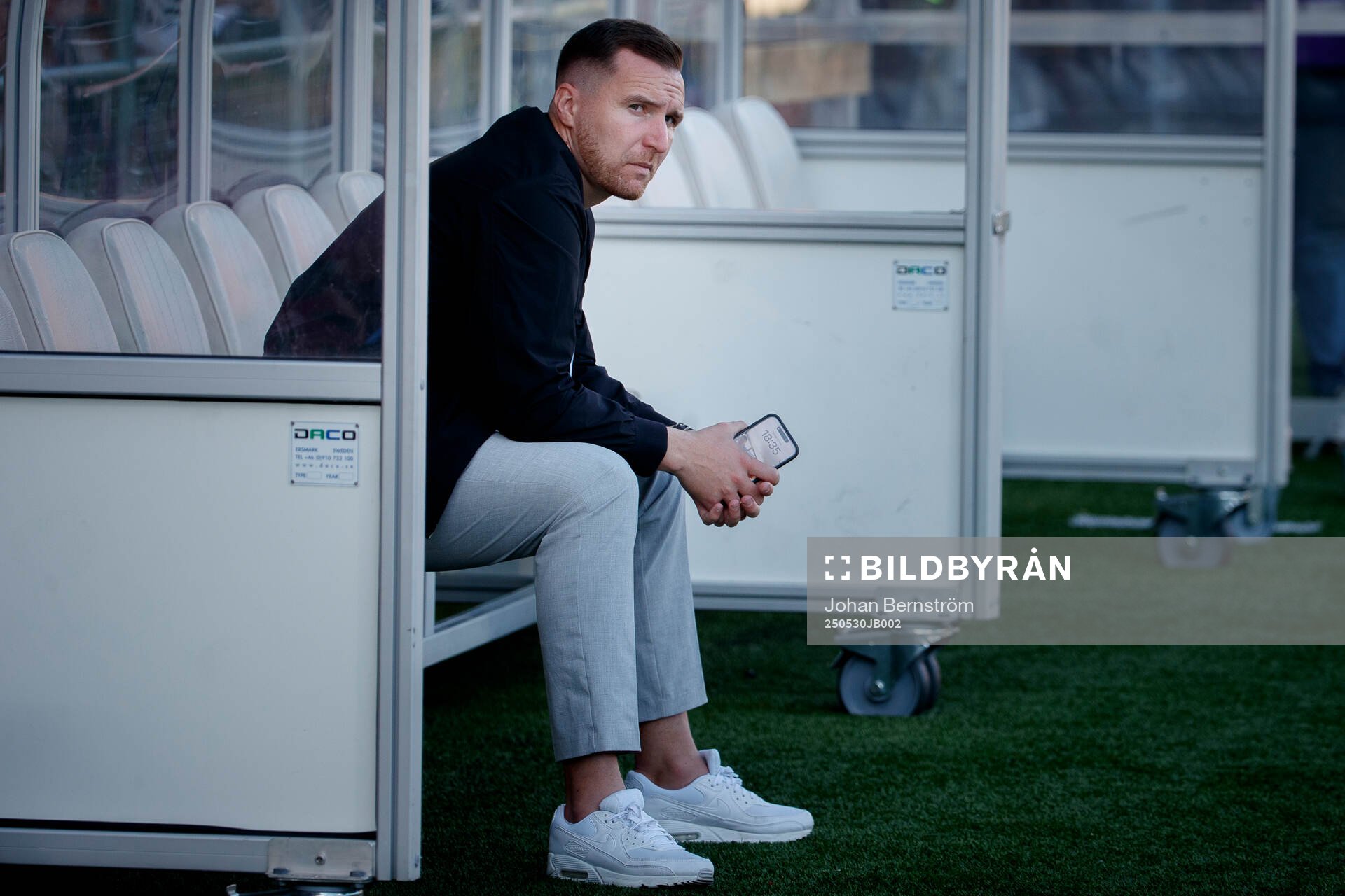 Örebros sportchef  Enes Ahmetovic under fotbollsmatchen i Superettan mellan Örebro och Brage den 30 maj 2025 i Örebro. 