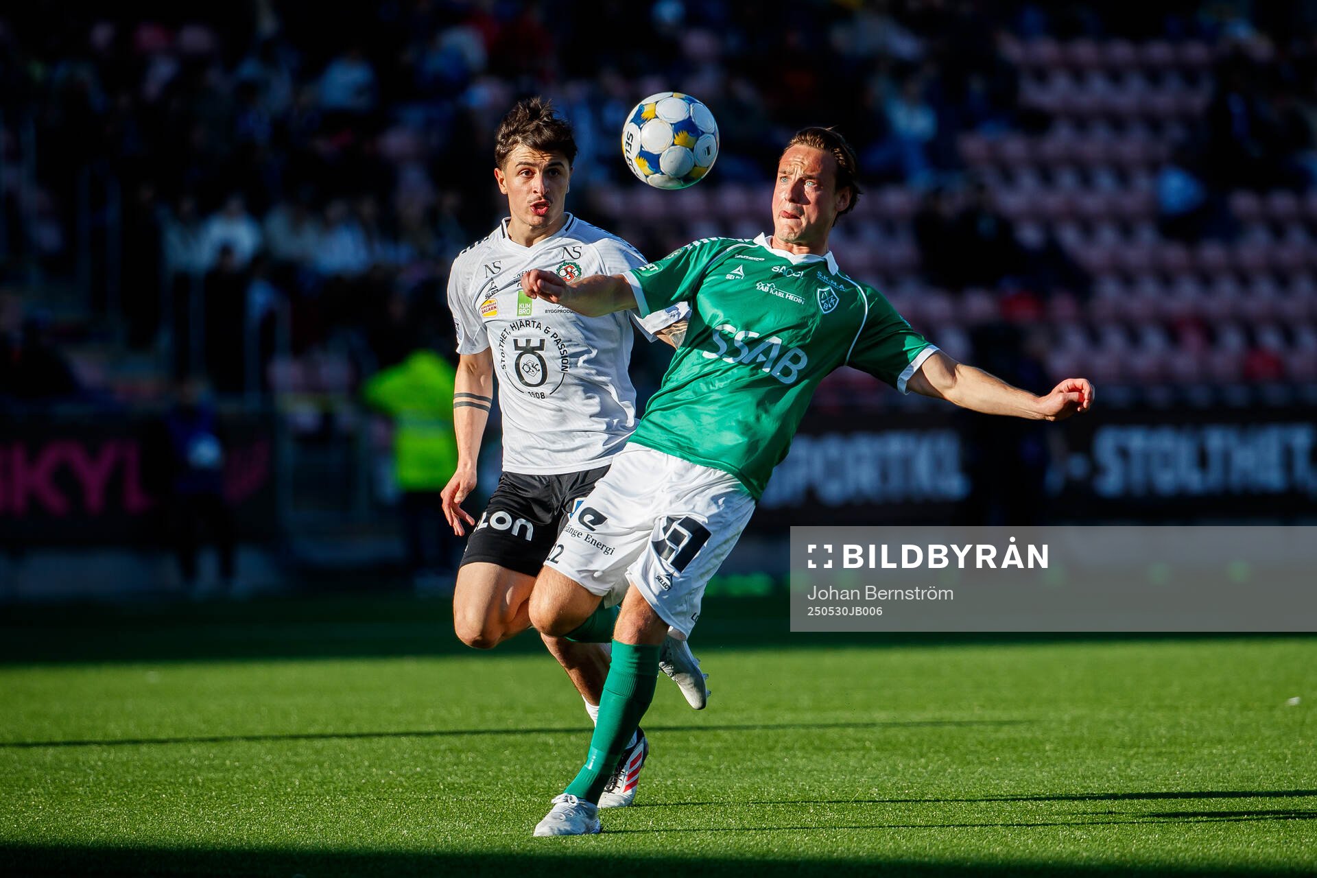 Örebros Antonio Yakoub och Brages Cesar Weilid under fotbollsmatchen i Superettan mellan Örebro och Brage den 30 maj 2025 i Örebro. 