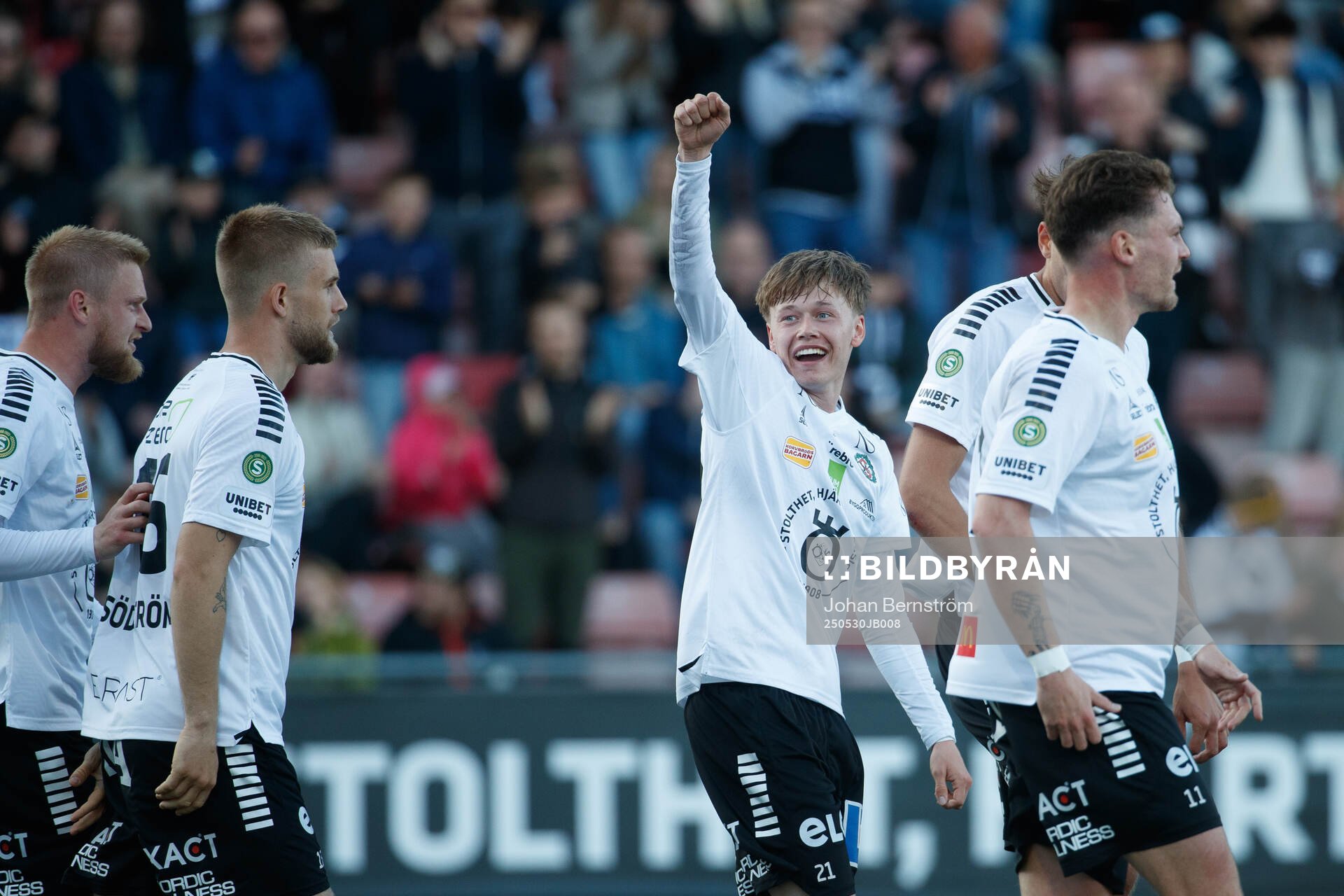 Örebros Linus Alperud jublar efter 2-0 under fotbollsmatchen i Superettan mellan Örebro och Brage den 30 maj 2025 i Örebro. 