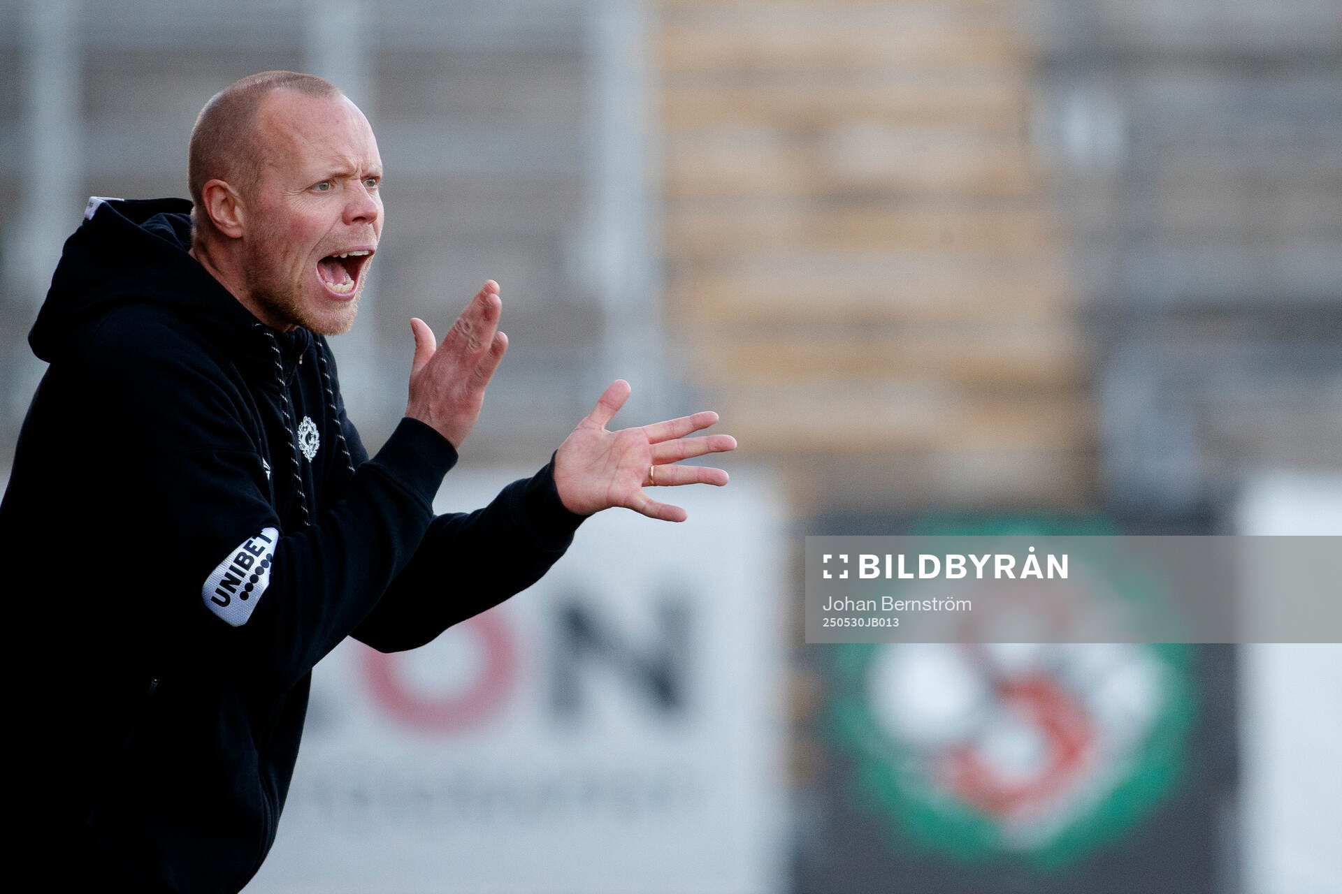 Örebros huvudtränare Patrik Haginge under fotbollsmatchen i Superettan mellan Örebro och Brage den 30 maj 2025 i Örebro. 