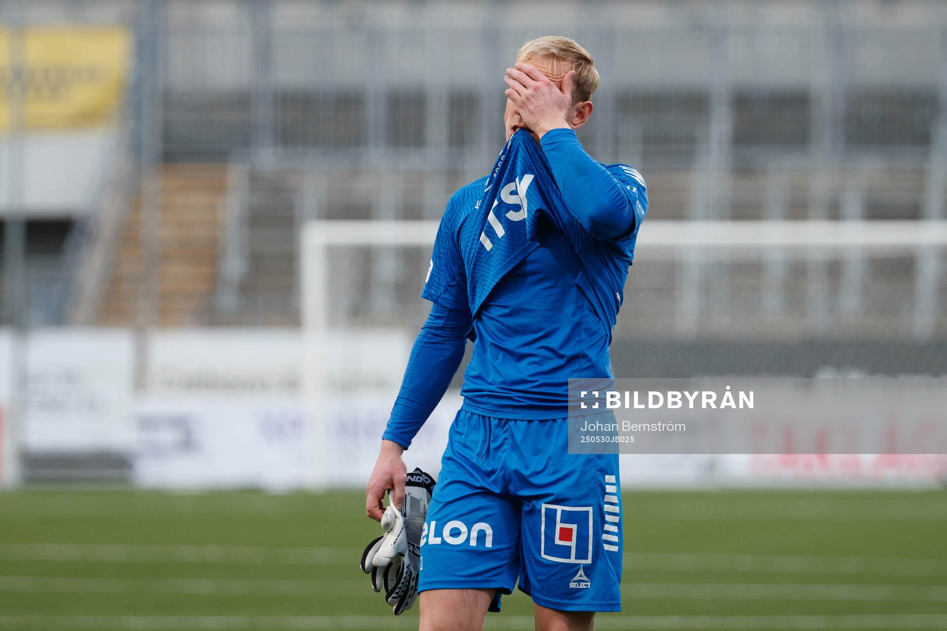 Örebros målvakt Malte Påhlsson deppar