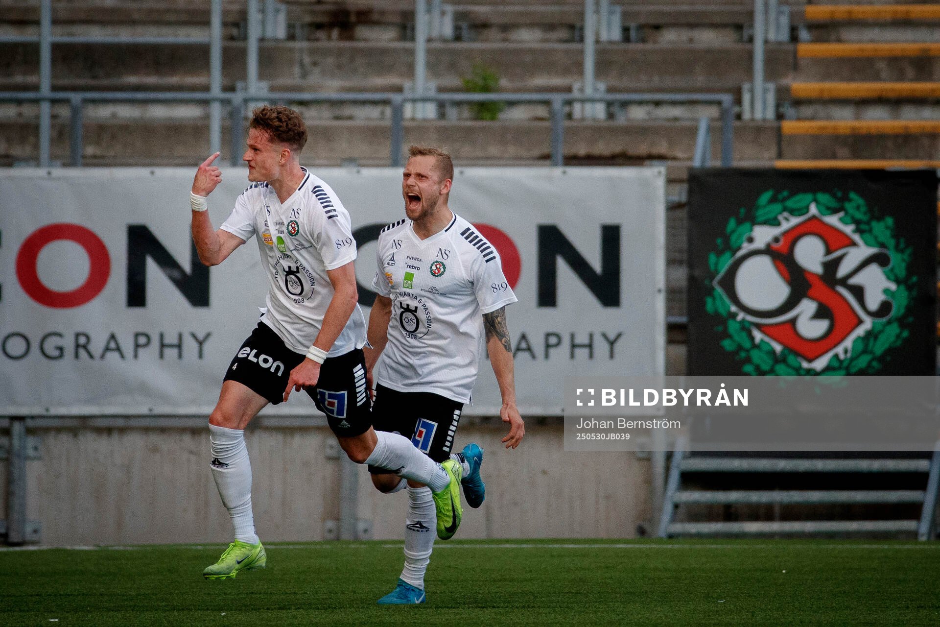 Örebros Erik McCue gör 3-2 och jublar under fotbollsmatchen i Superettan mellan Örebro och Brage den 30 maj 2025 i Örebro. 