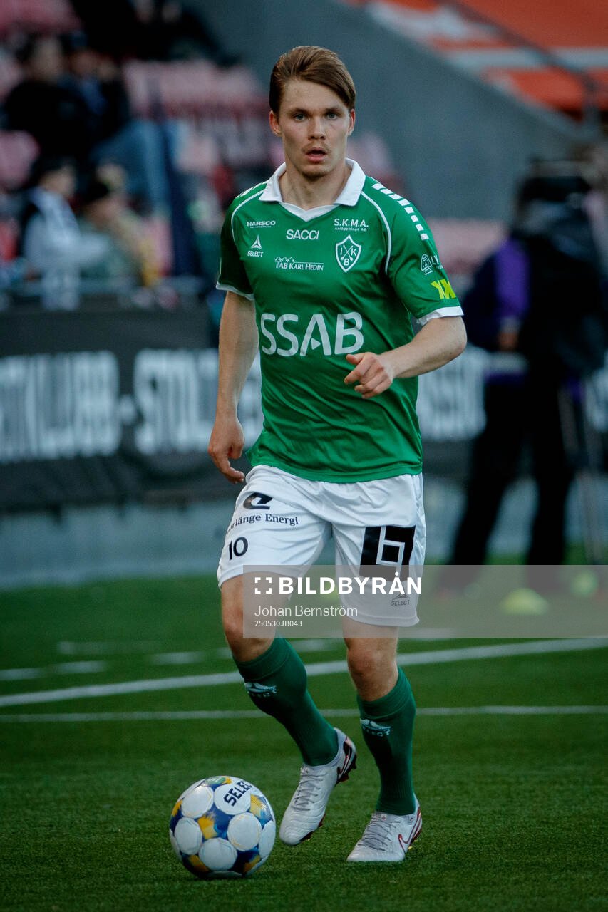 Brages Gustav Berggren under fotbollsmatchen i Superettan mellan Örebro och Brage den 30 maj 2025 i Örebro. 