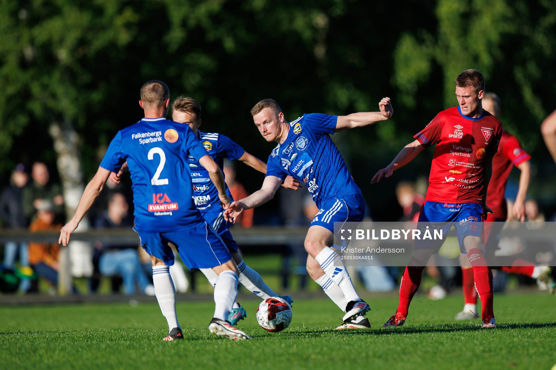 Böljan Falkenbergs Tobias Wahlberg under fotbollsmatchen i Div 2 Västra Götaland mellan Tvååker och Böljan Falkenberg den 30 maj 2025 i Tvååker.