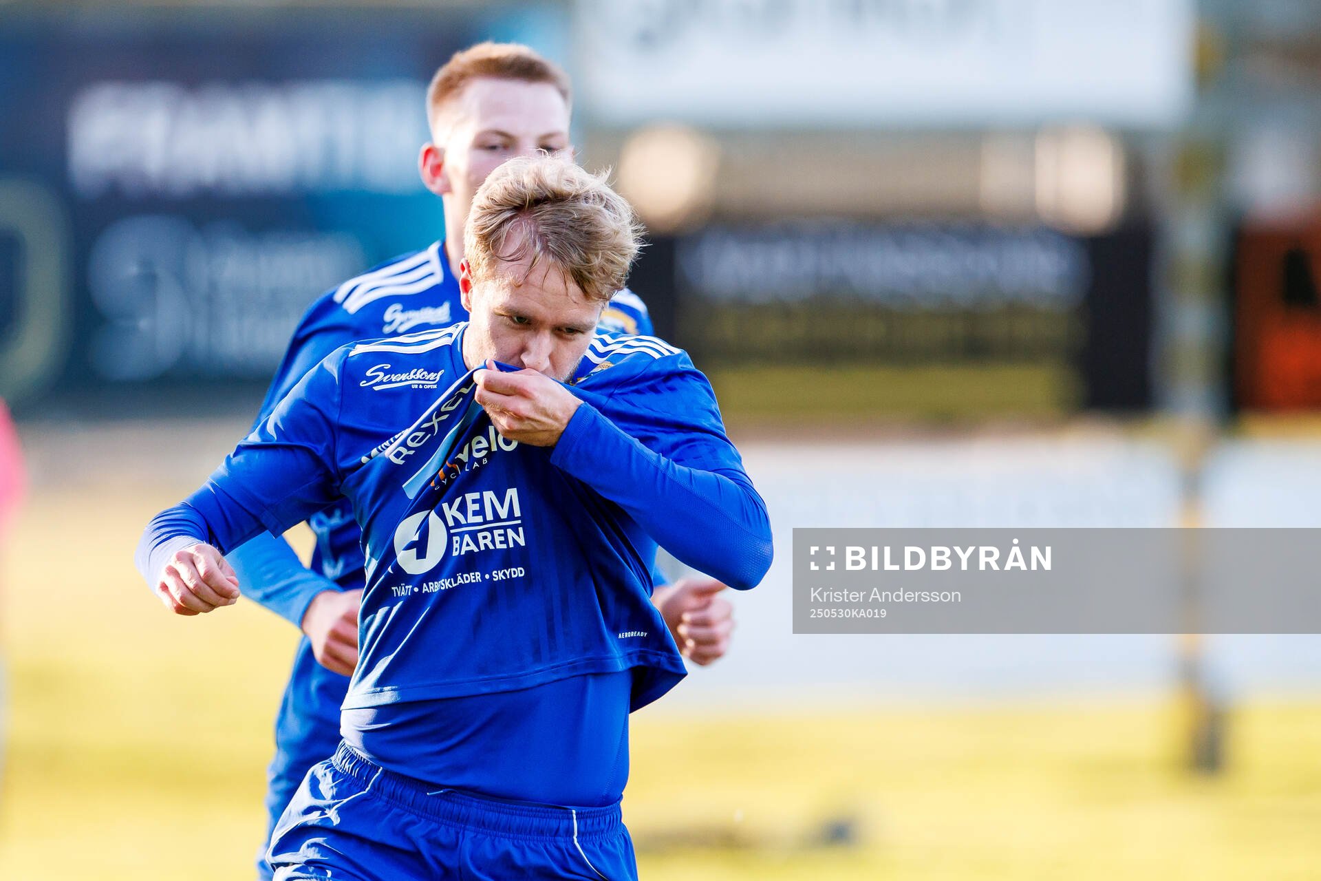 Böljan Falkenbergs Hannes Bengtsson jublar