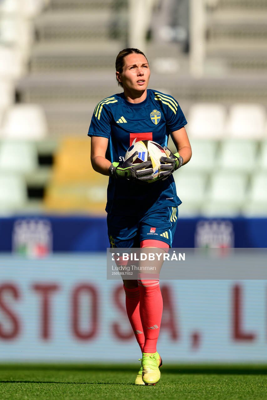 Goalkeeper Jennifer Falk of Sweden ahead of the Women's Nations League football match between Italy and Sweden on May 30, 2025 in Parma.