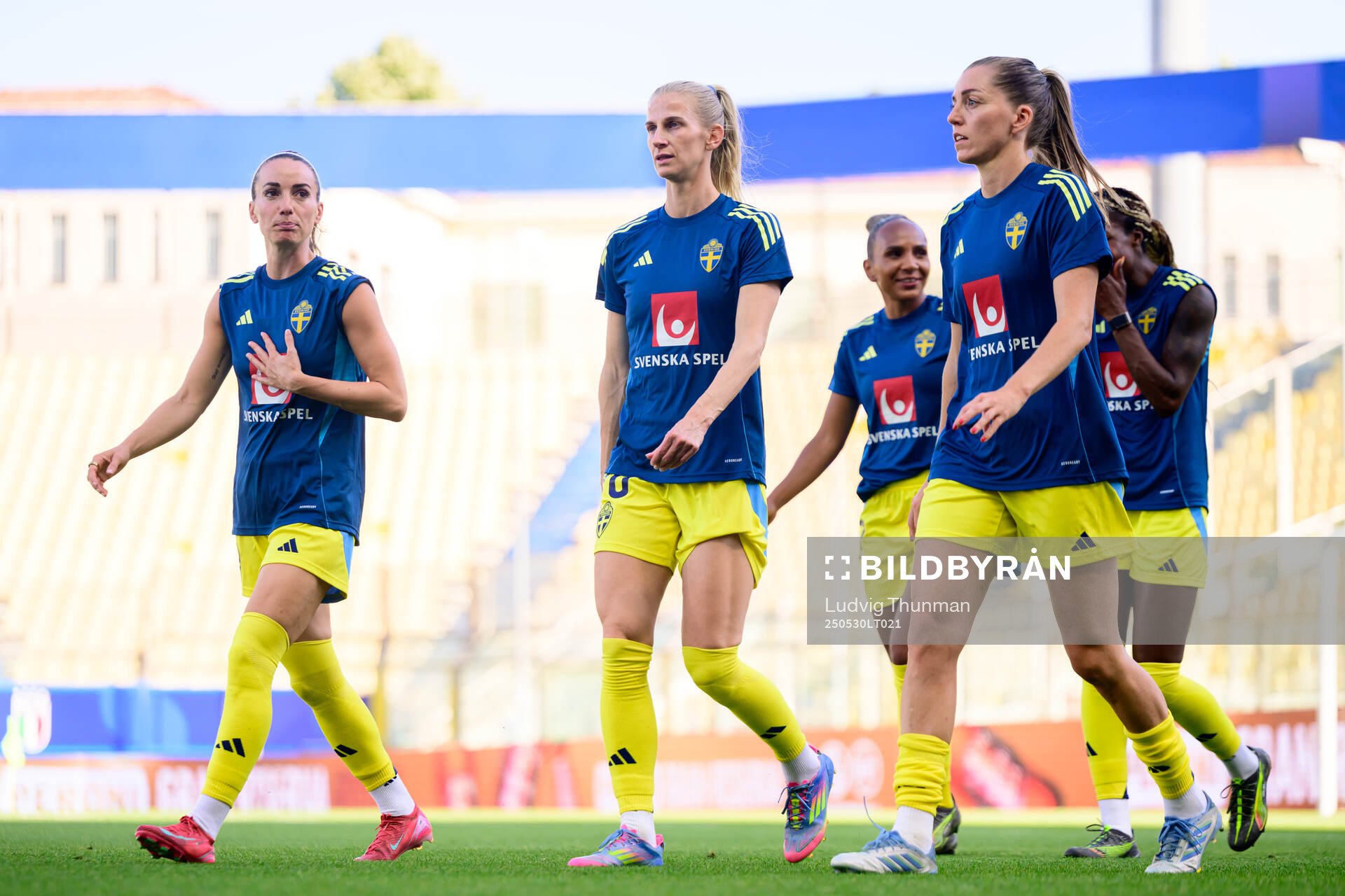 Kosovare Asllani, Sofia Jakobsson and Linda Sembrant of Sweden ahead of the Women's Nations League football match between Italy and Sweden on May 30, 2025 in Parma. 