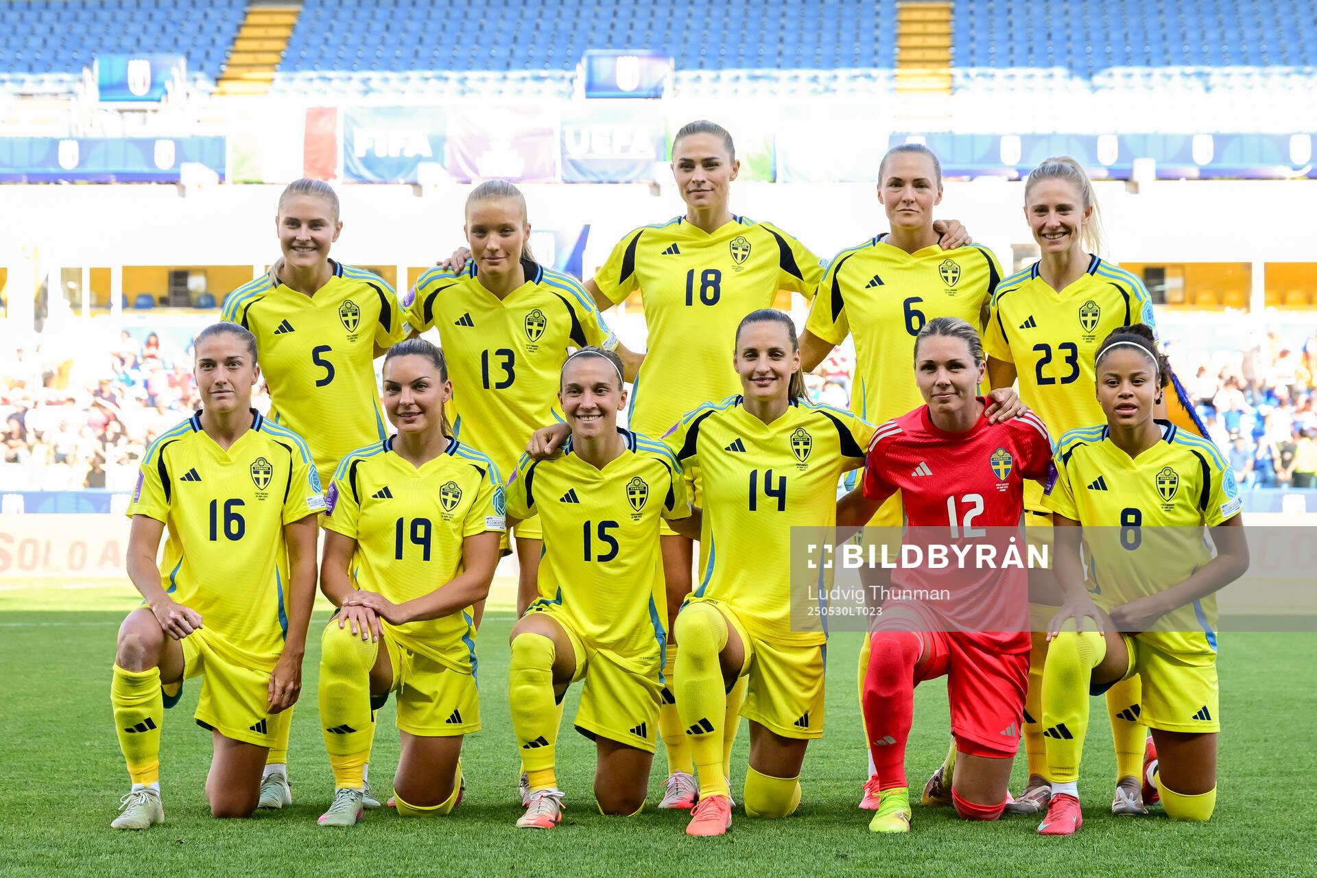 The starting eleven of Sweden pose for a team photo ahead of the Women's Nations League football match between Italy and Sweden on May 30, 2025 in Parma. Top left: Amanda Nildén , Smilla Holmberg , Fridolina Rolfö , Magdalena Eriksson and Rebecka Blomqvist. Bottom left: Filippa Angeldahl , Johanna Rytting Kaneryd , Julia Zigiotti Olme , Nathalie Björn, goalkeeper Jennifer Falk and Felicia Schröder.