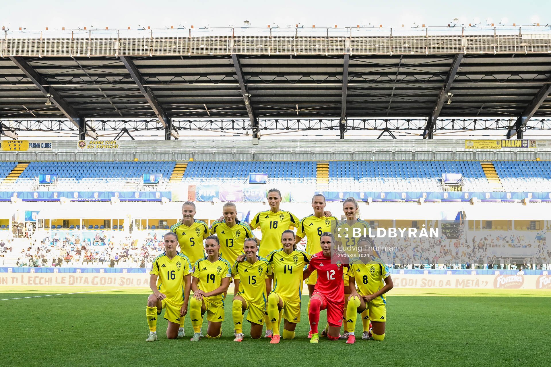 The starting eleven of Sweden pose for a team photo ahead of the Women's Nations League football match between Italy and Sweden on May 30, 2025 in Parma. Top left: Amanda Nildén , Smilla Holmberg , Fridolina Rolfö , Magdalena Eriksson and Rebecka Blomqvist. Bottom left: Filippa Angeldahl , Johanna Rytting Kaneryd , Julia Zigiotti Olme , Nathalie Björn, goalkeeper Jennifer Falk and Felicia Schröder.