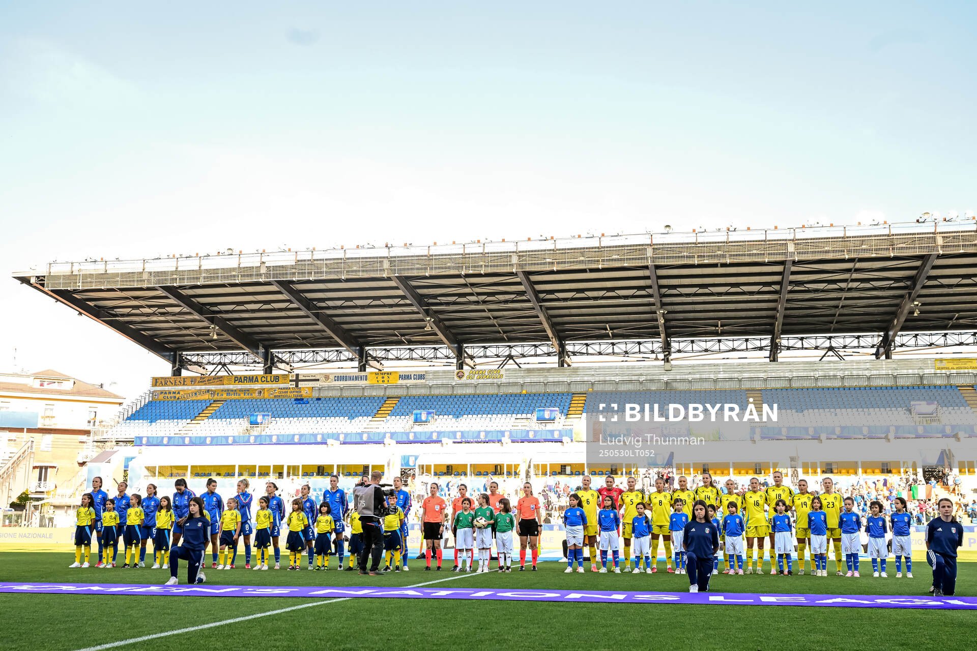 Players of Italy and Sweden ahead of the Women's Nations League football match between Italy and Sweden on May 30, 2025 in Parma. 
