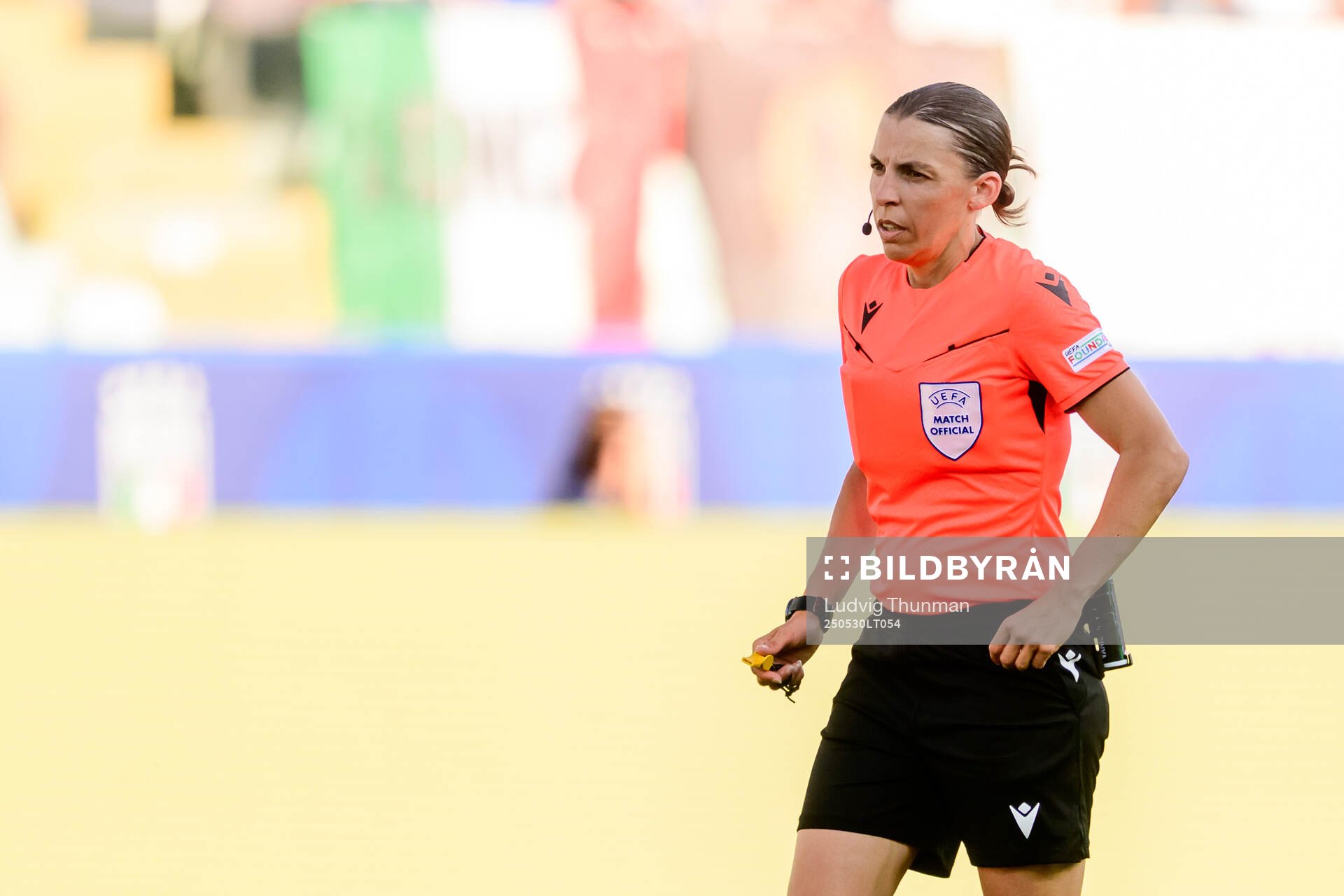 Referee Stéphanie Frappart during the Women's Nations League football match between Italy and Sweden on May 30, 2025 in Parma. 